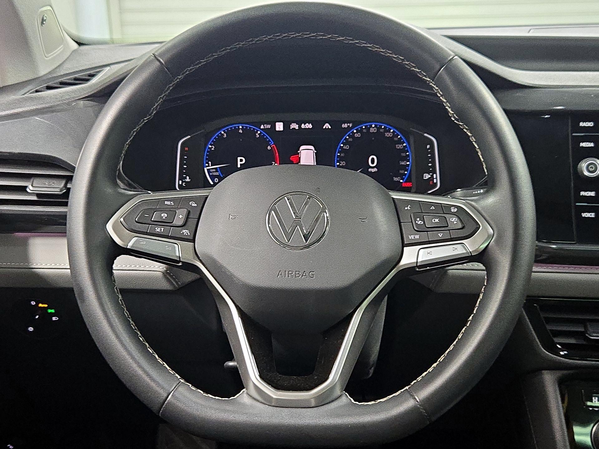 Thumbnail: 2023 Volkswagen Taos - 10