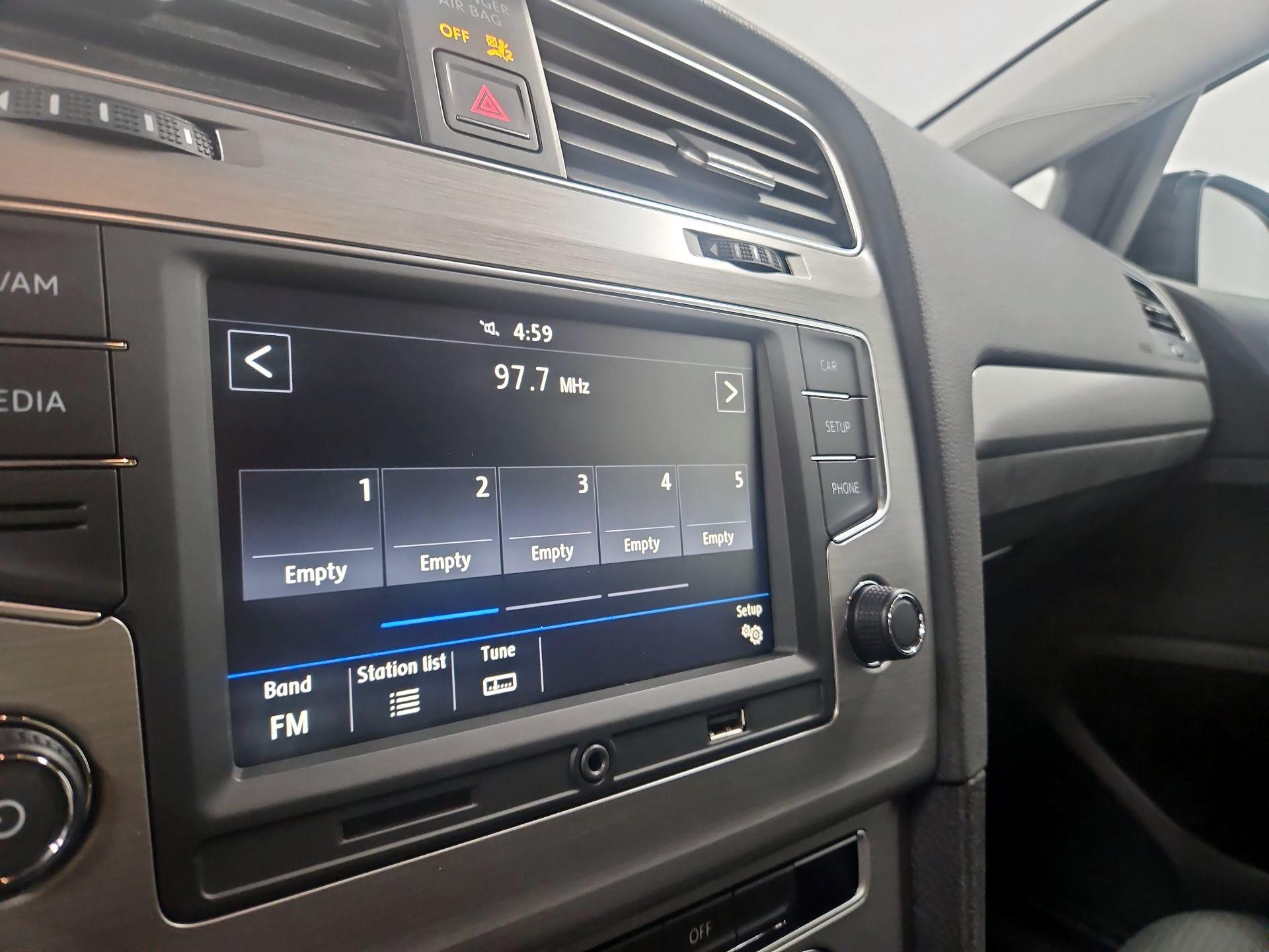 Thumbnail: 2015 Volkswagen Golf - 14