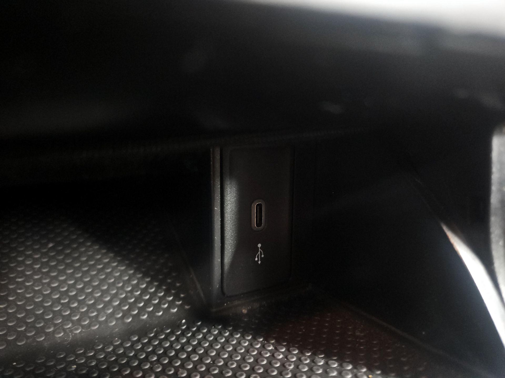 Thumbnail: 2015 Volkswagen Golf - 17