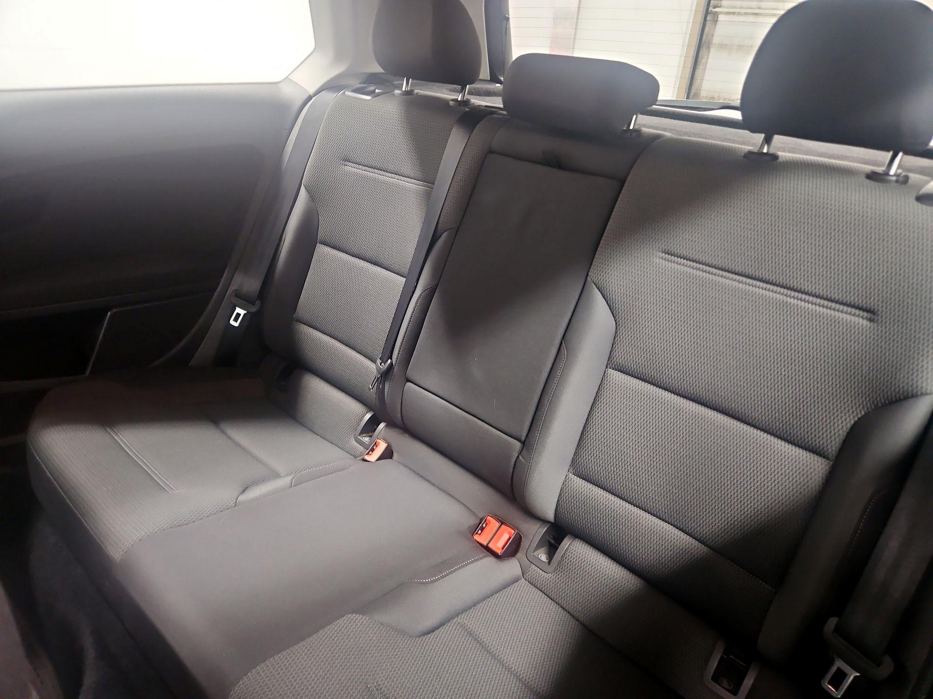 Thumbnail: 2015 Volkswagen Golf - 18