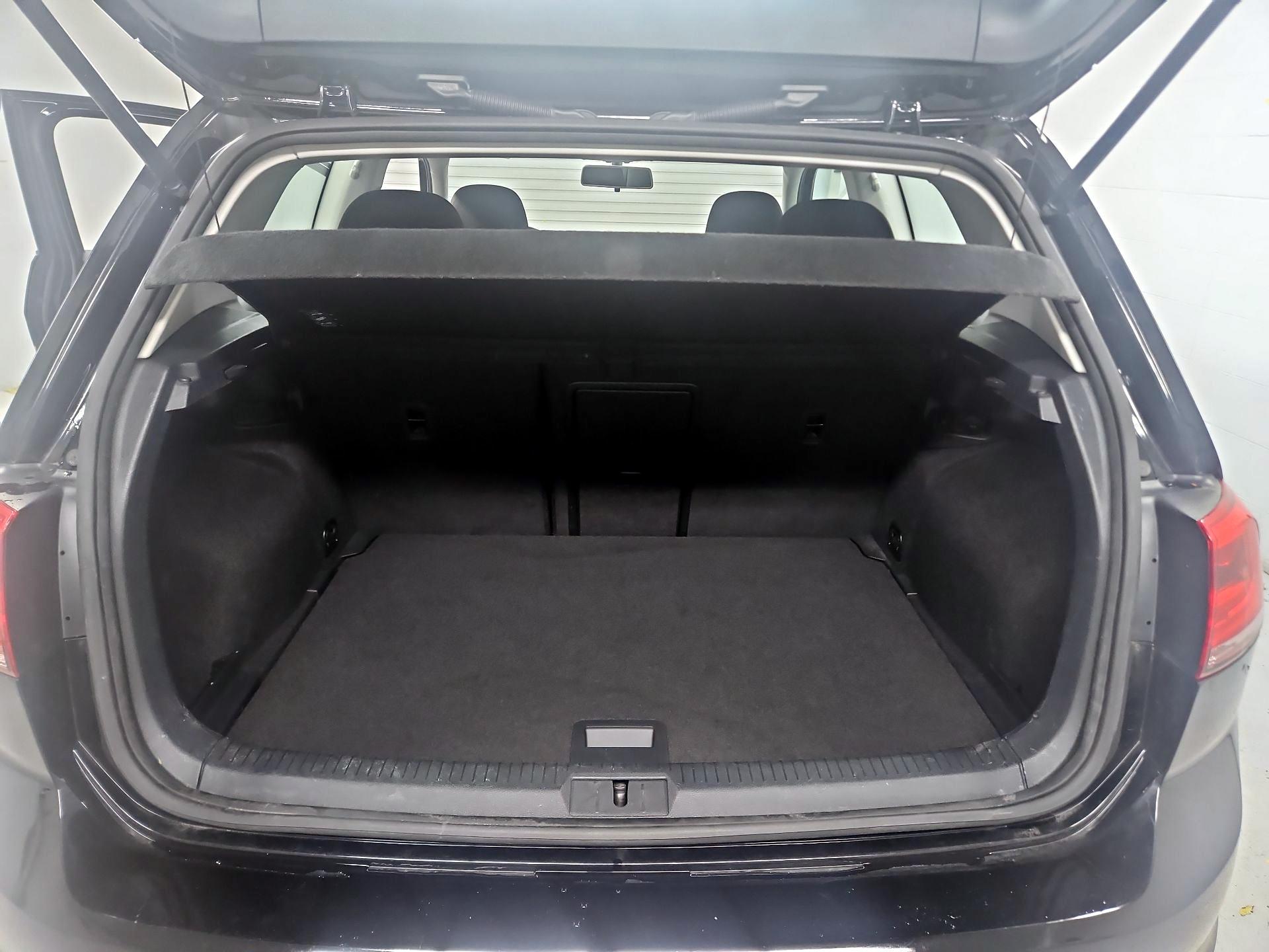 Thumbnail: 2015 Volkswagen Golf - 19