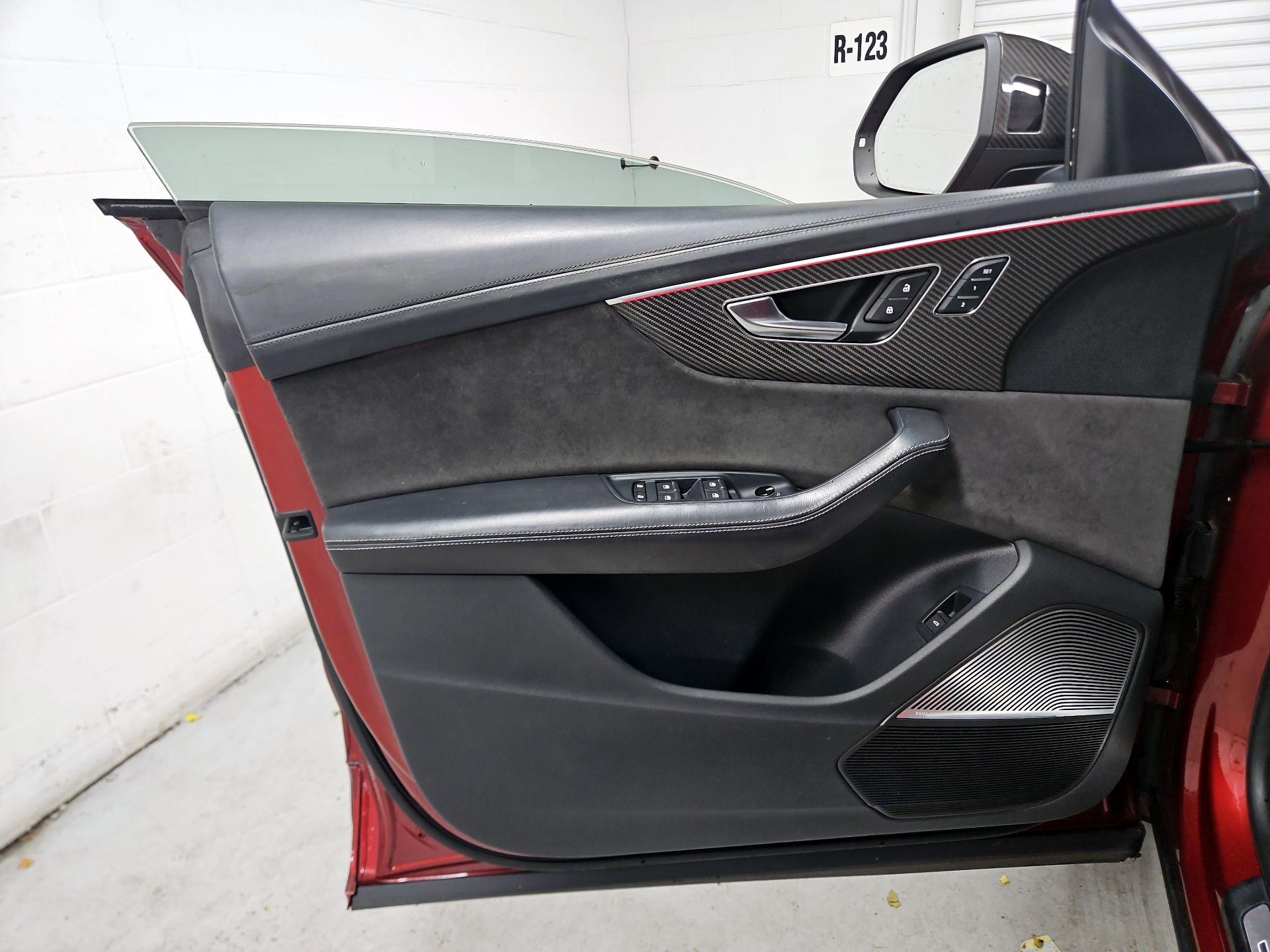 Thumbnail: 2021 Audi RS Q8 - 12