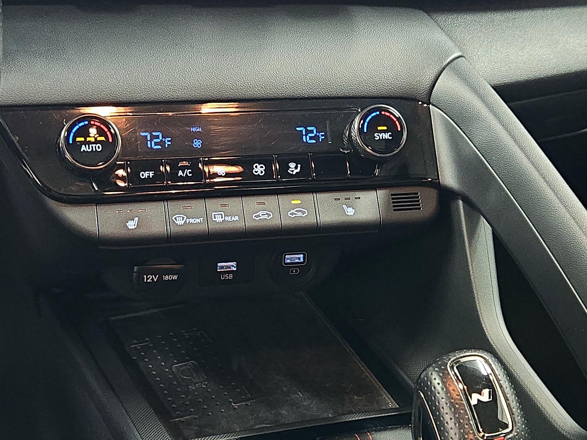 Thumbnail: 2022 Hyundai Elantra - 18