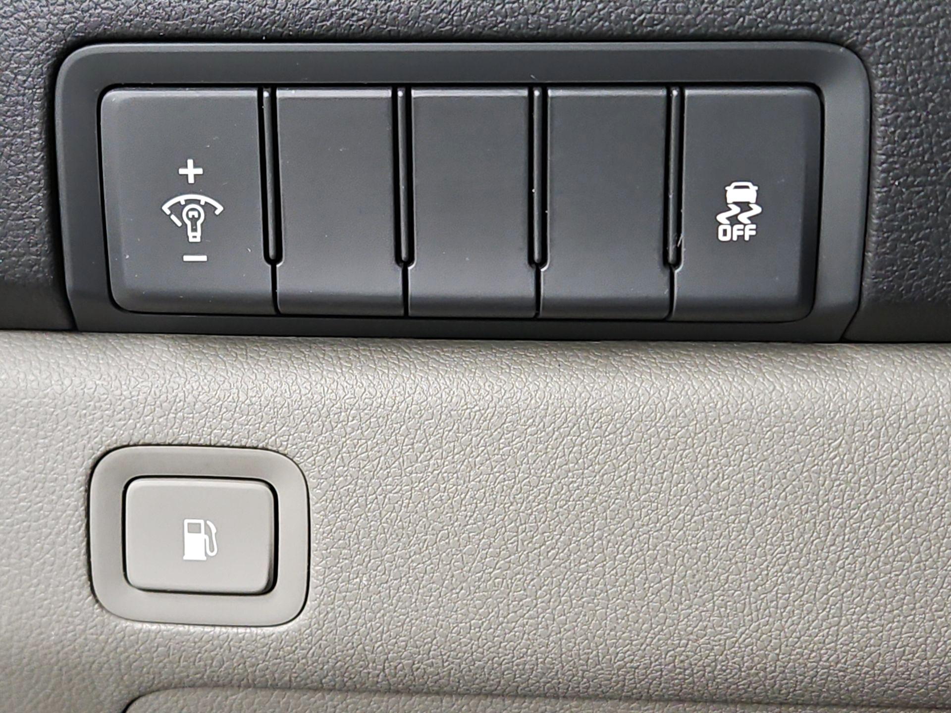 Thumbnail: 2016 Kia Sedona - 13