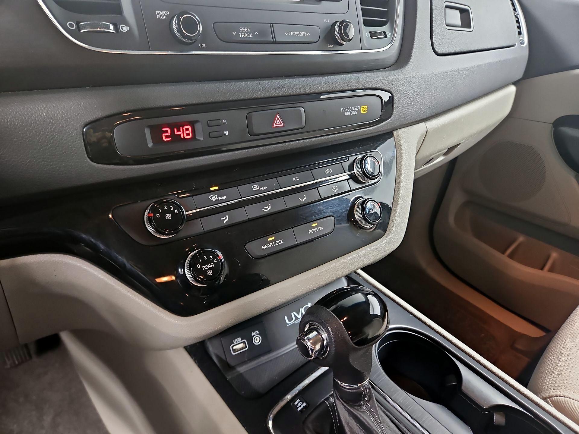 Thumbnail: 2016 Kia Sedona - 16