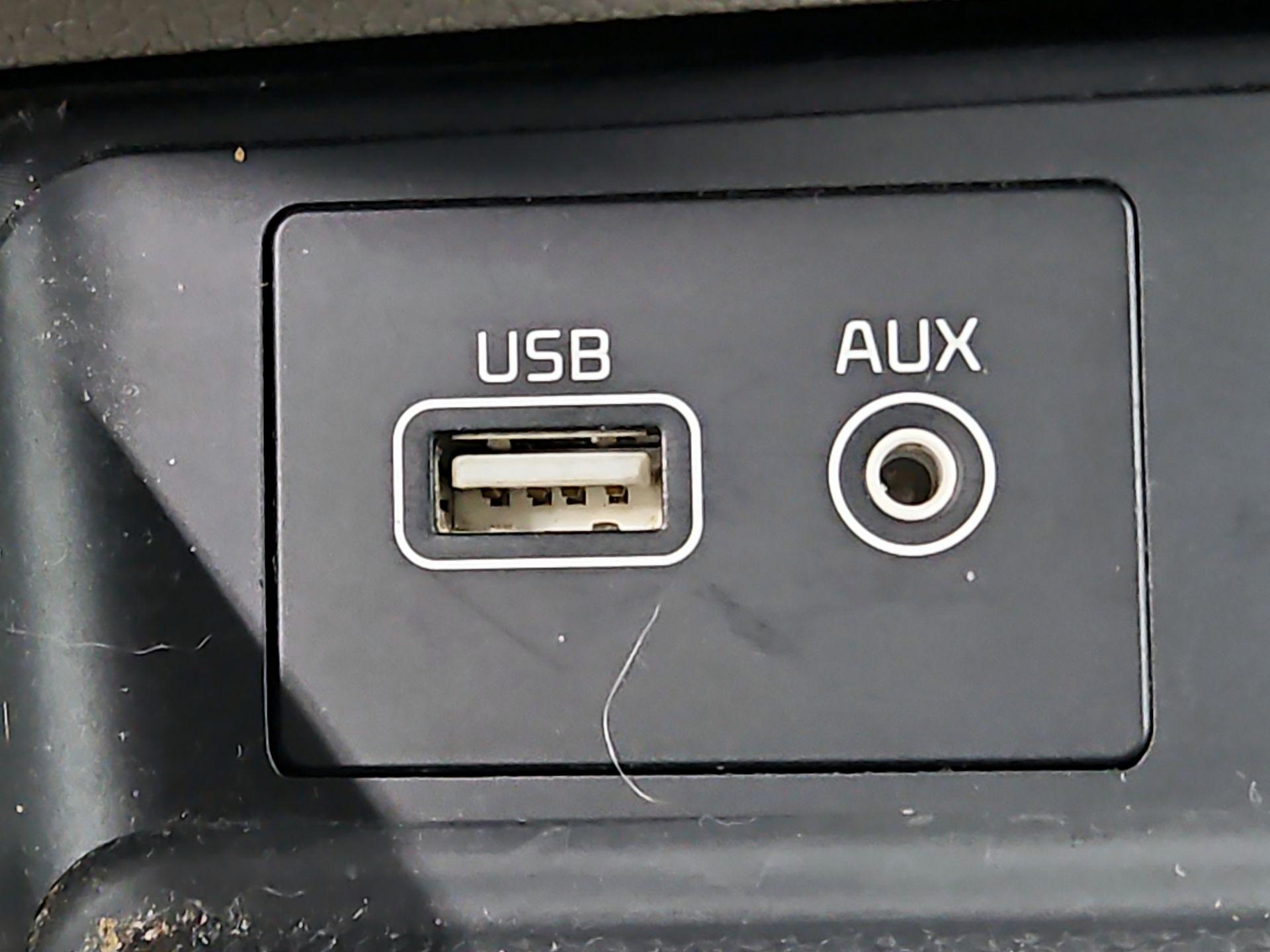 Thumbnail: 2016 Kia Sedona - 18