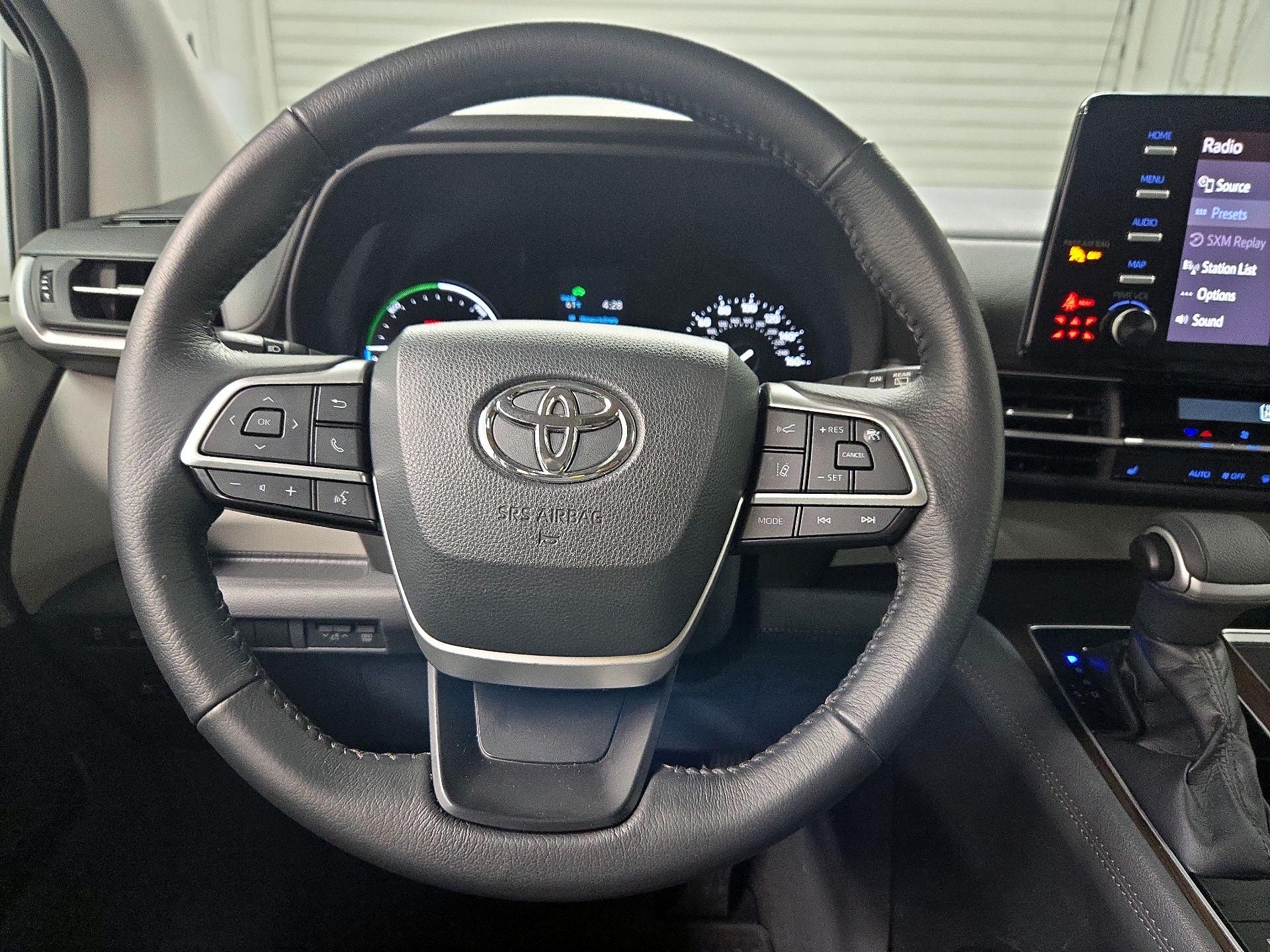 Thumbnail: 2022 Toyota Sienna - 10