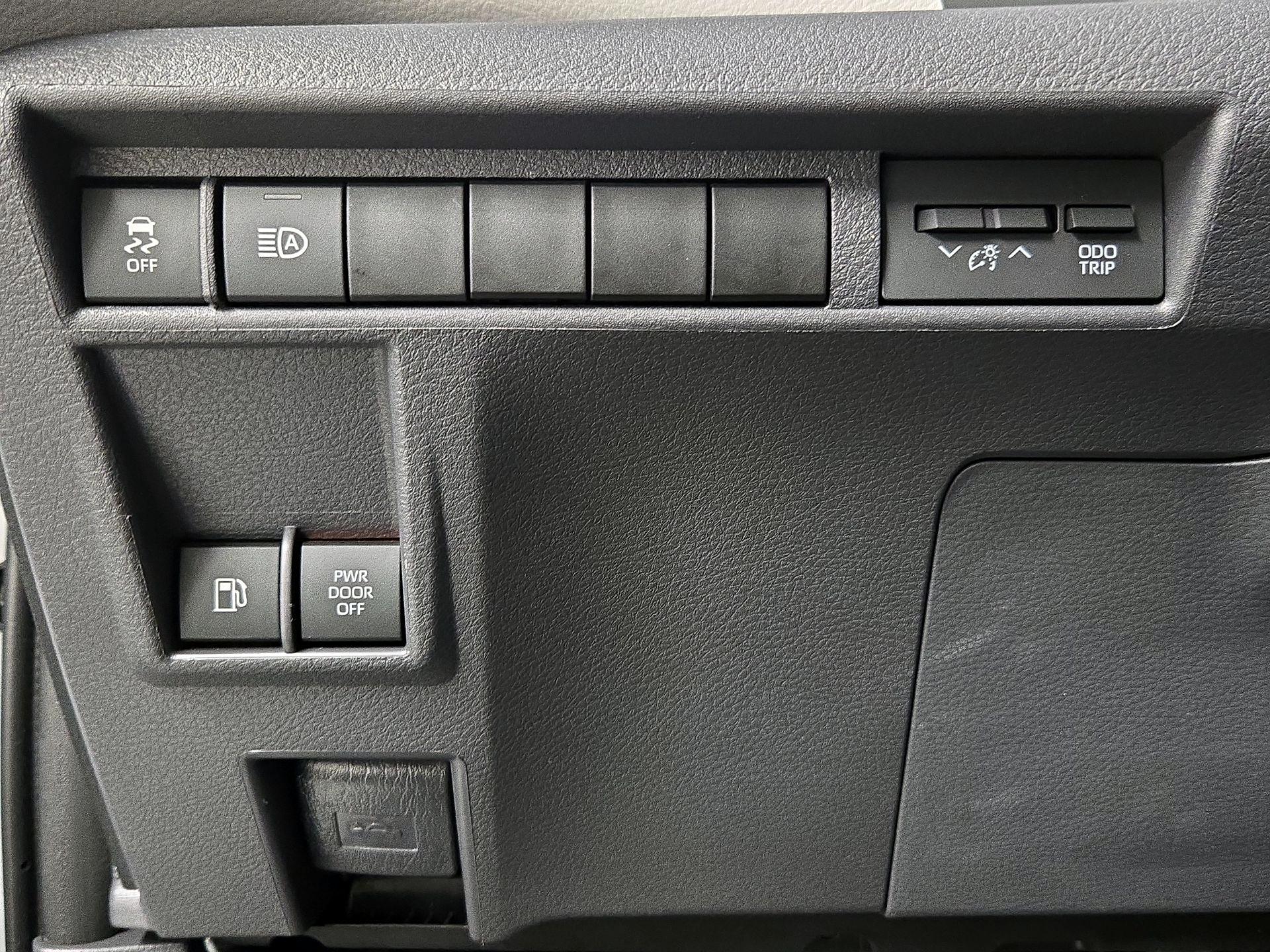 Thumbnail: 2022 Toyota Sienna - 13