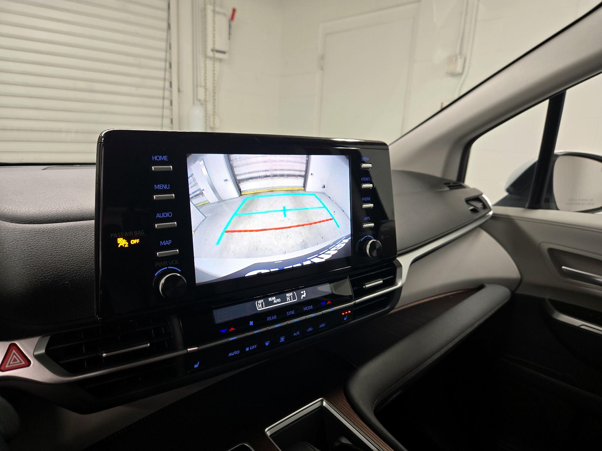 Thumbnail: 2022 Toyota Sienna - 14