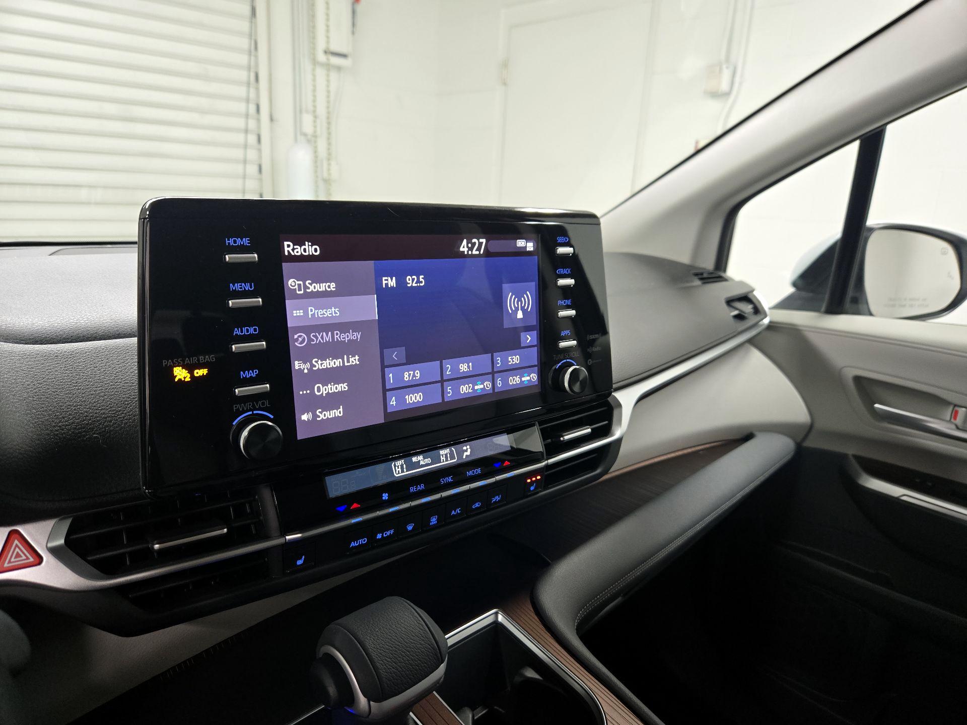 Thumbnail: 2022 Toyota Sienna - 15