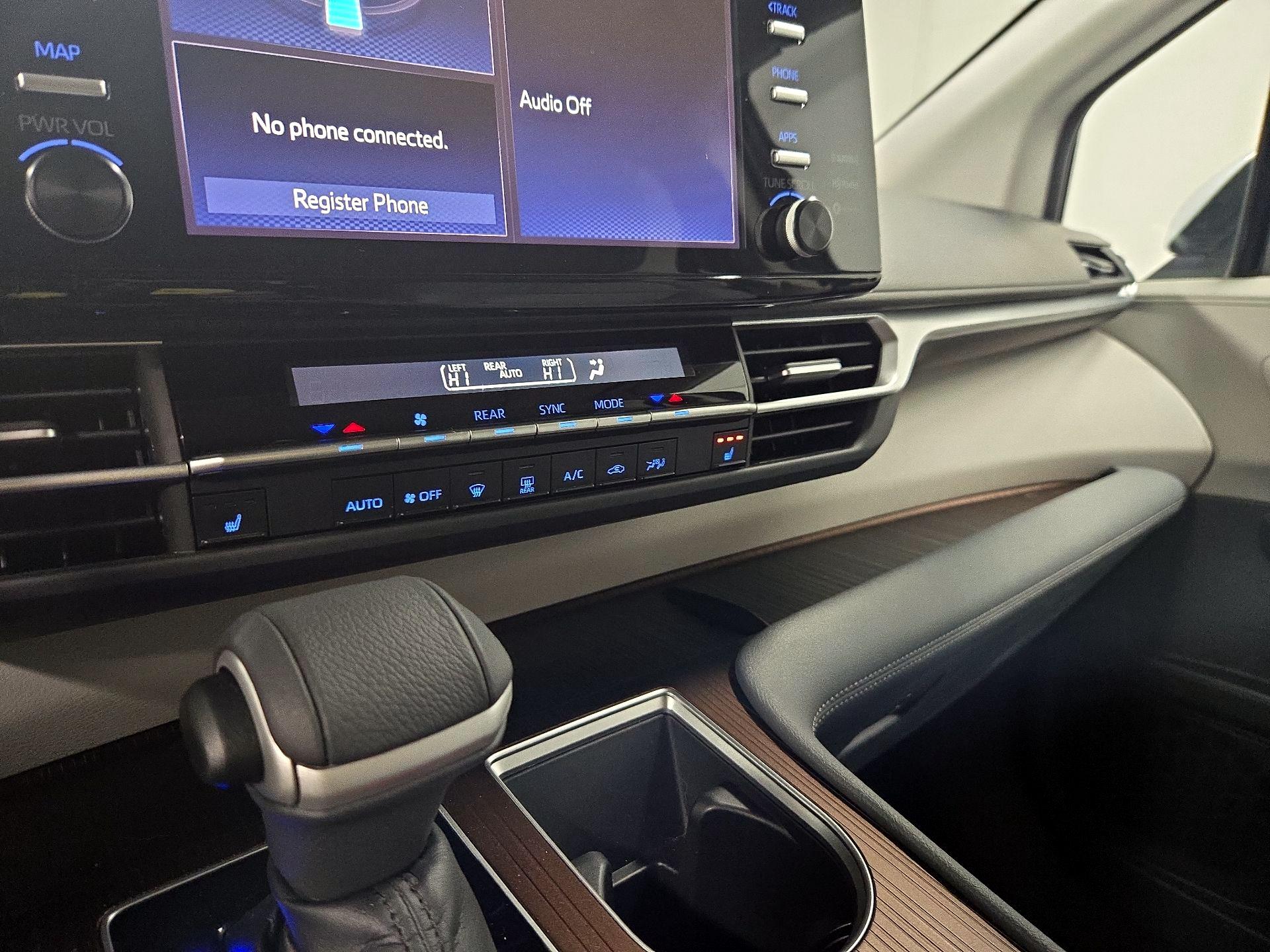 Thumbnail: 2022 Toyota Sienna - 16