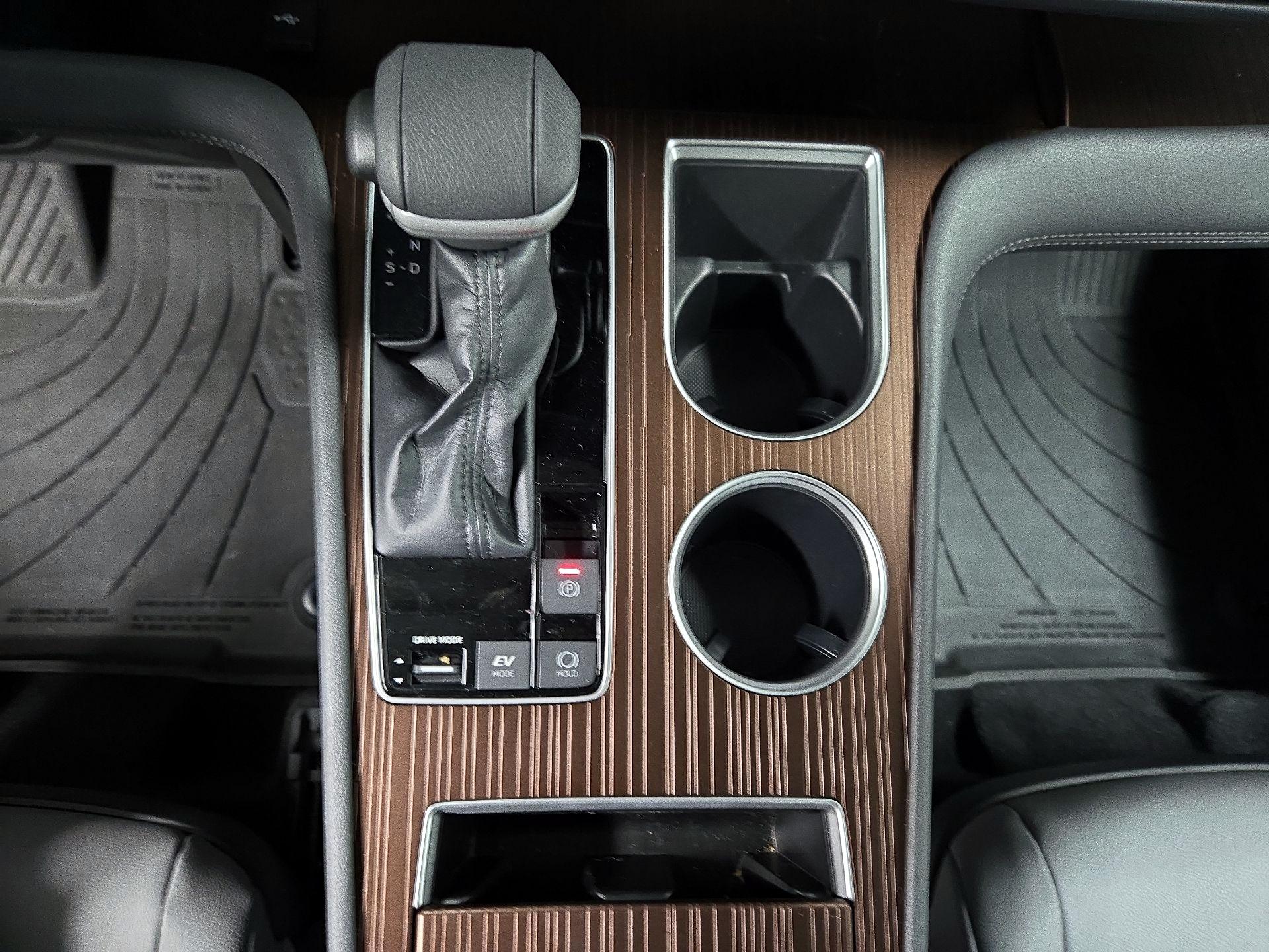 Thumbnail: 2022 Toyota Sienna - 17