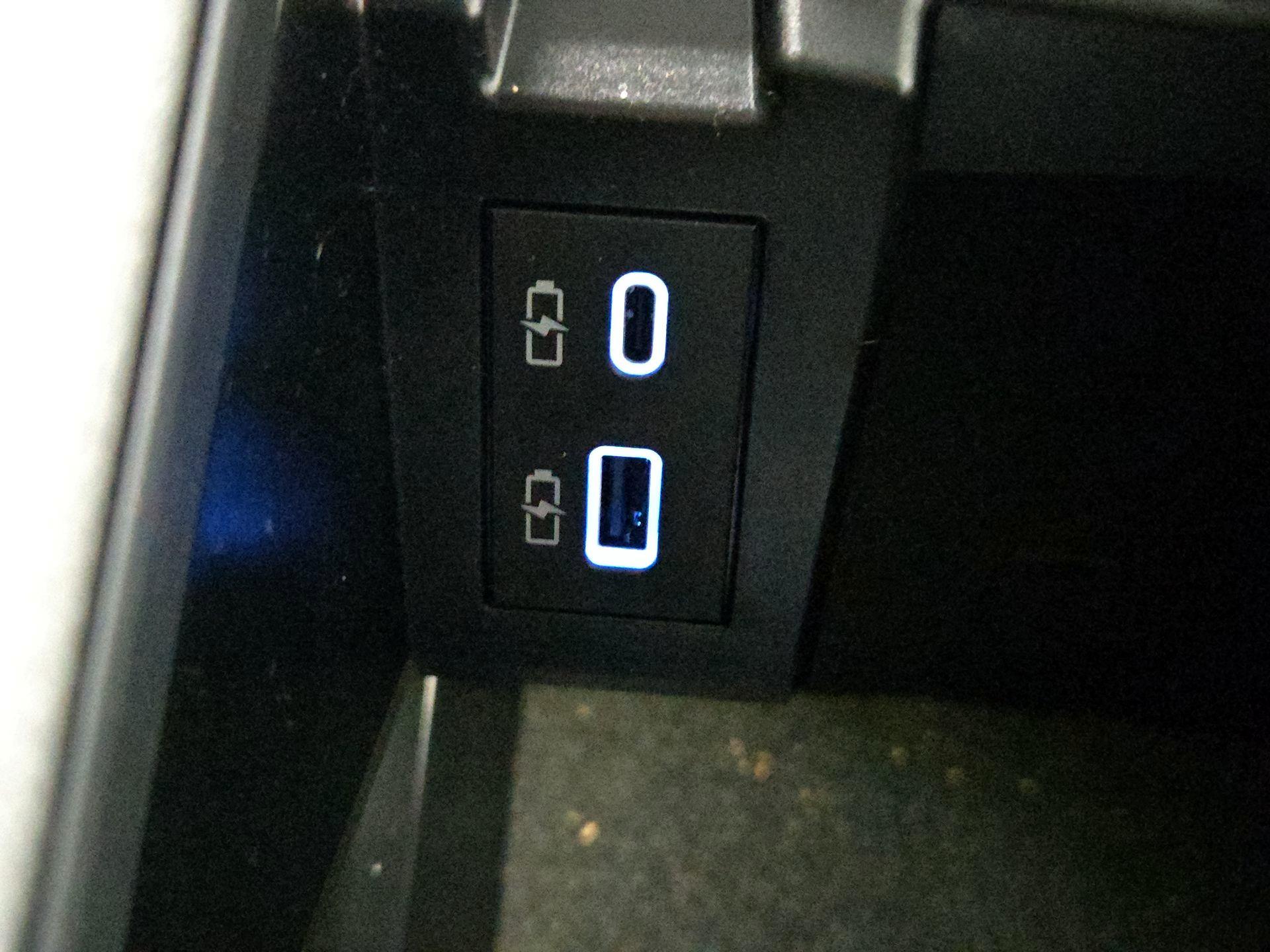 Thumbnail: 2022 Toyota Sienna - 18