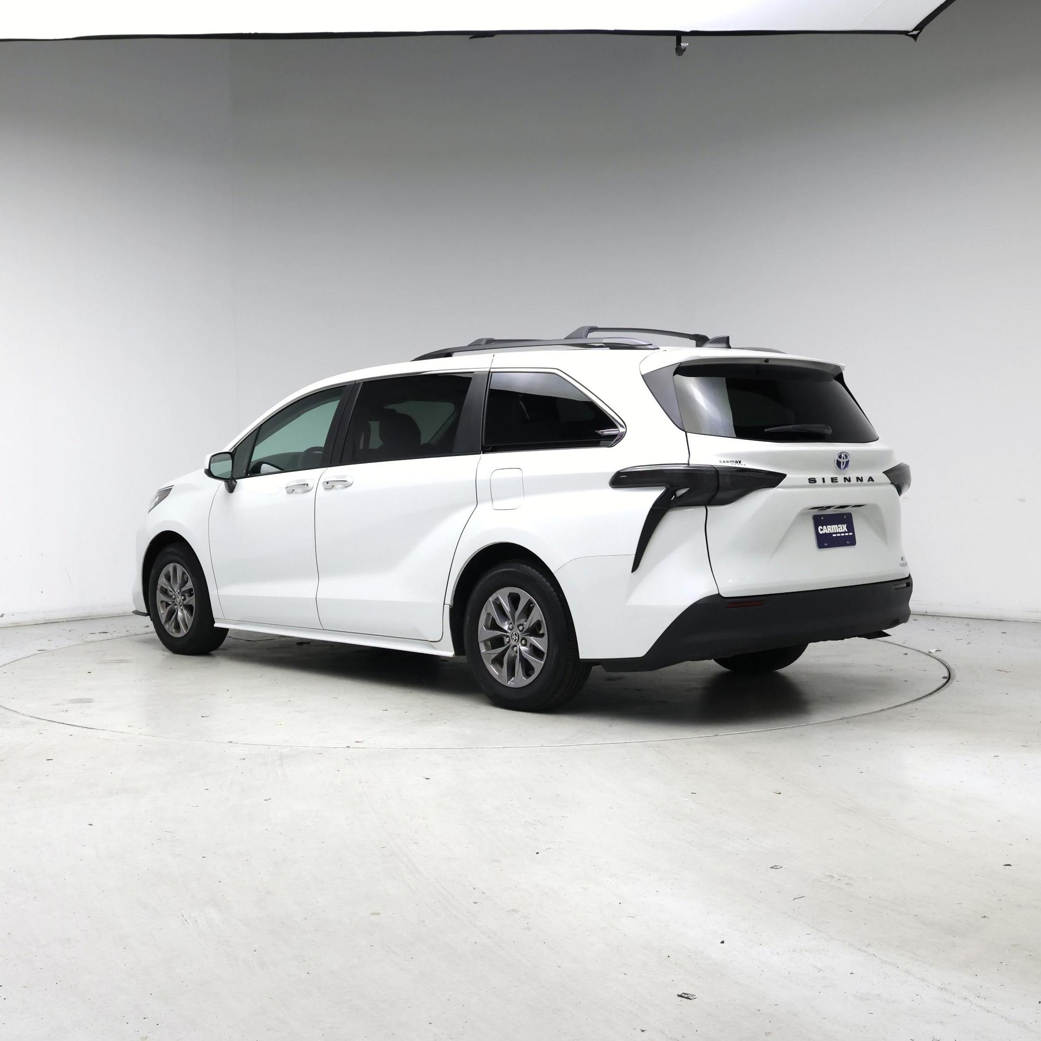 Thumbnail: 2022 Toyota Sienna - 2