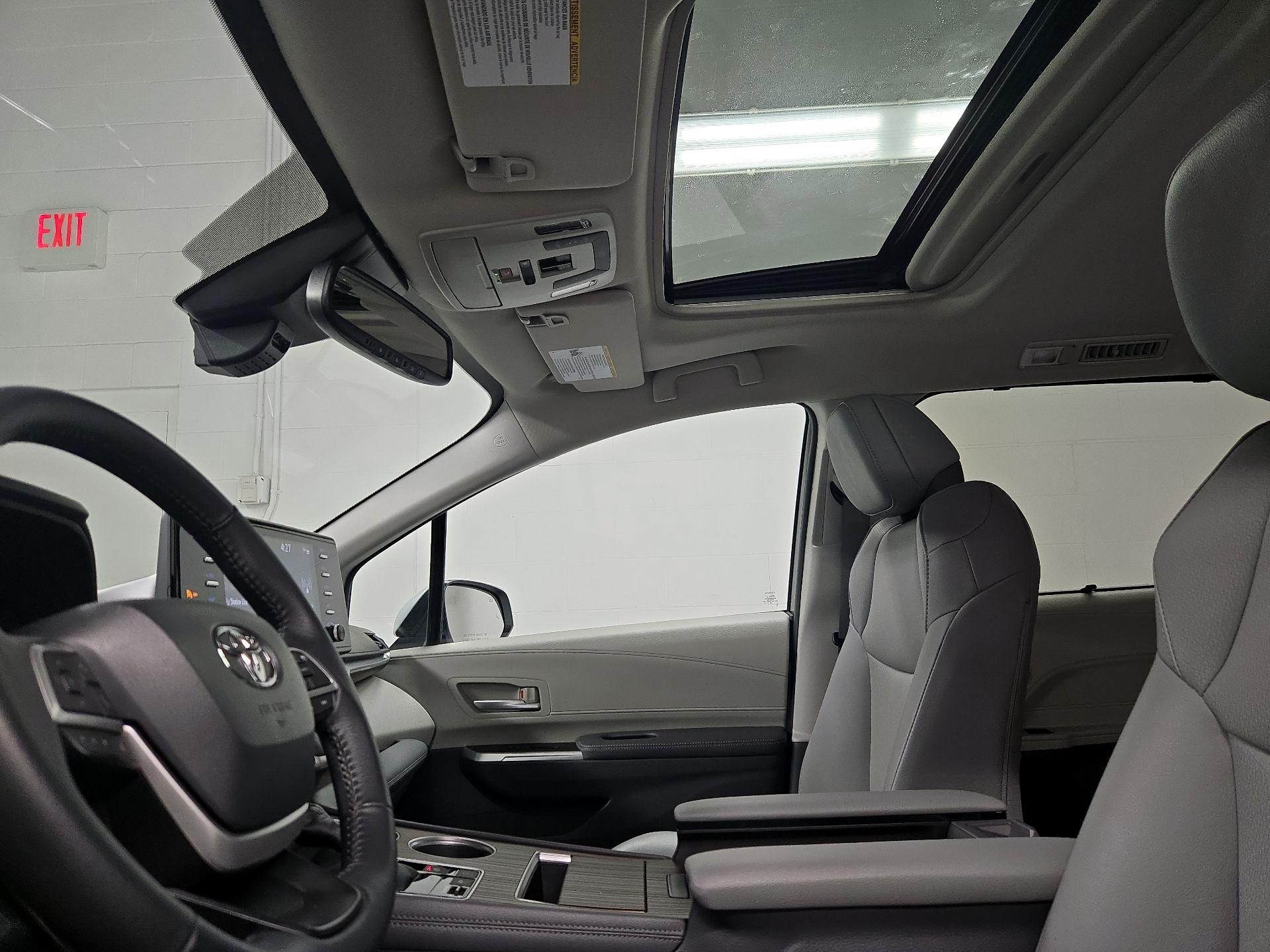 Thumbnail: 2022 Toyota Sienna - 19