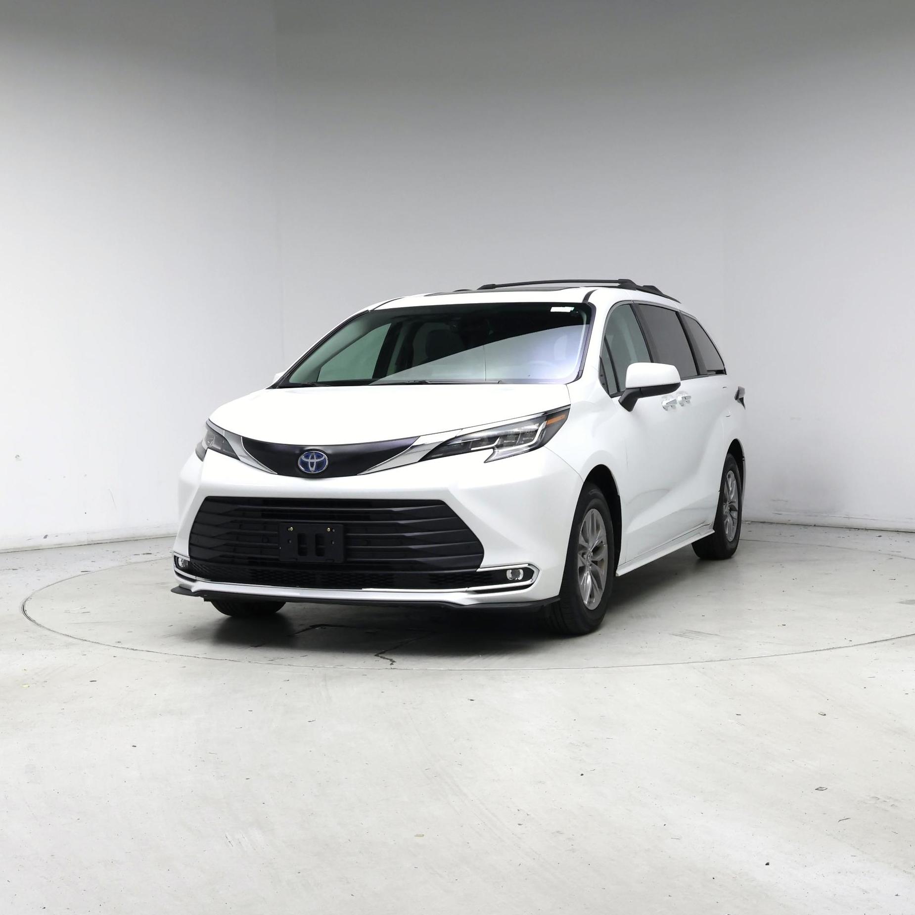 Thumbnail: 2022 Toyota Sienna - 4