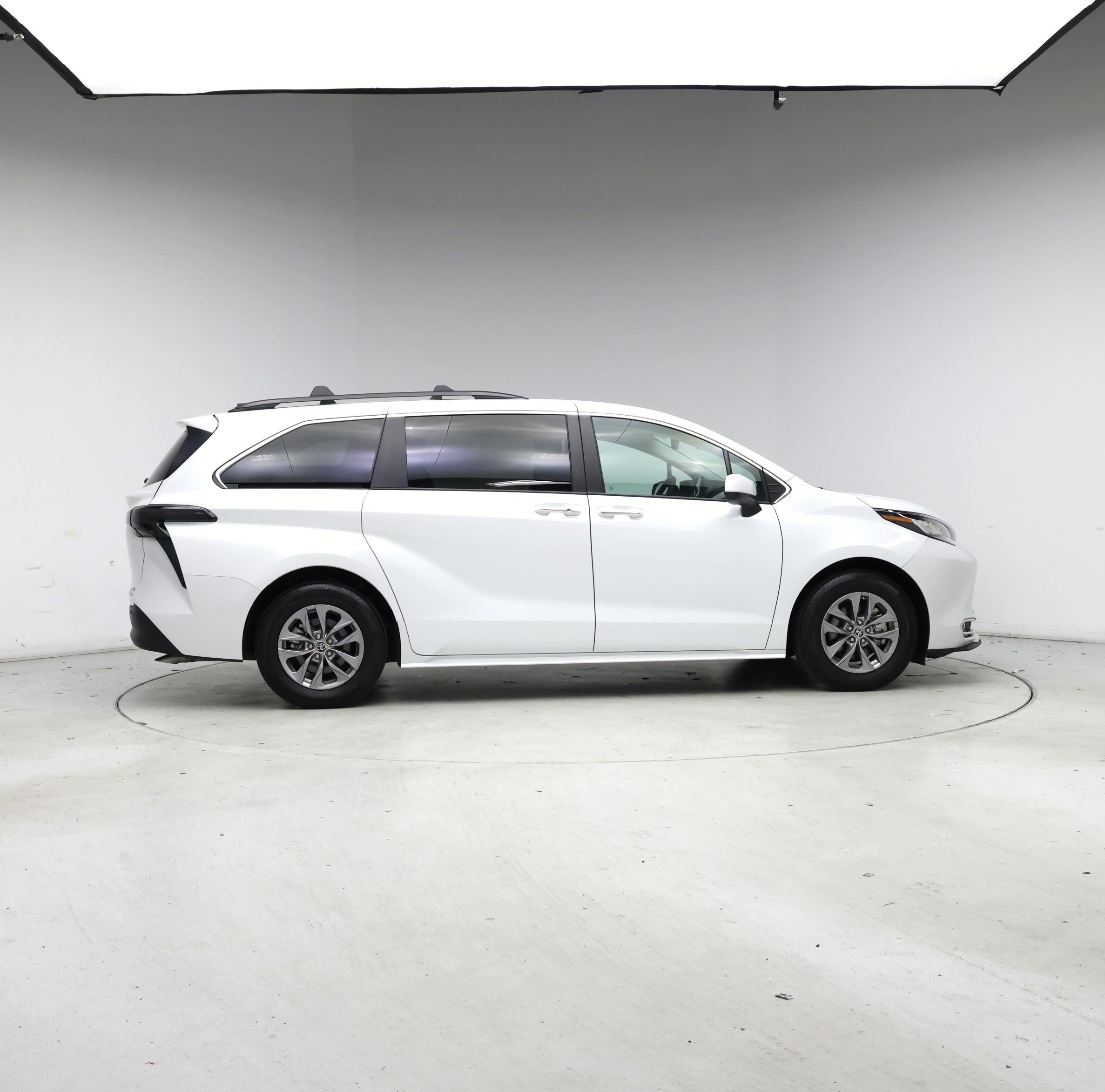 Thumbnail: 2022 Toyota Sienna - 7