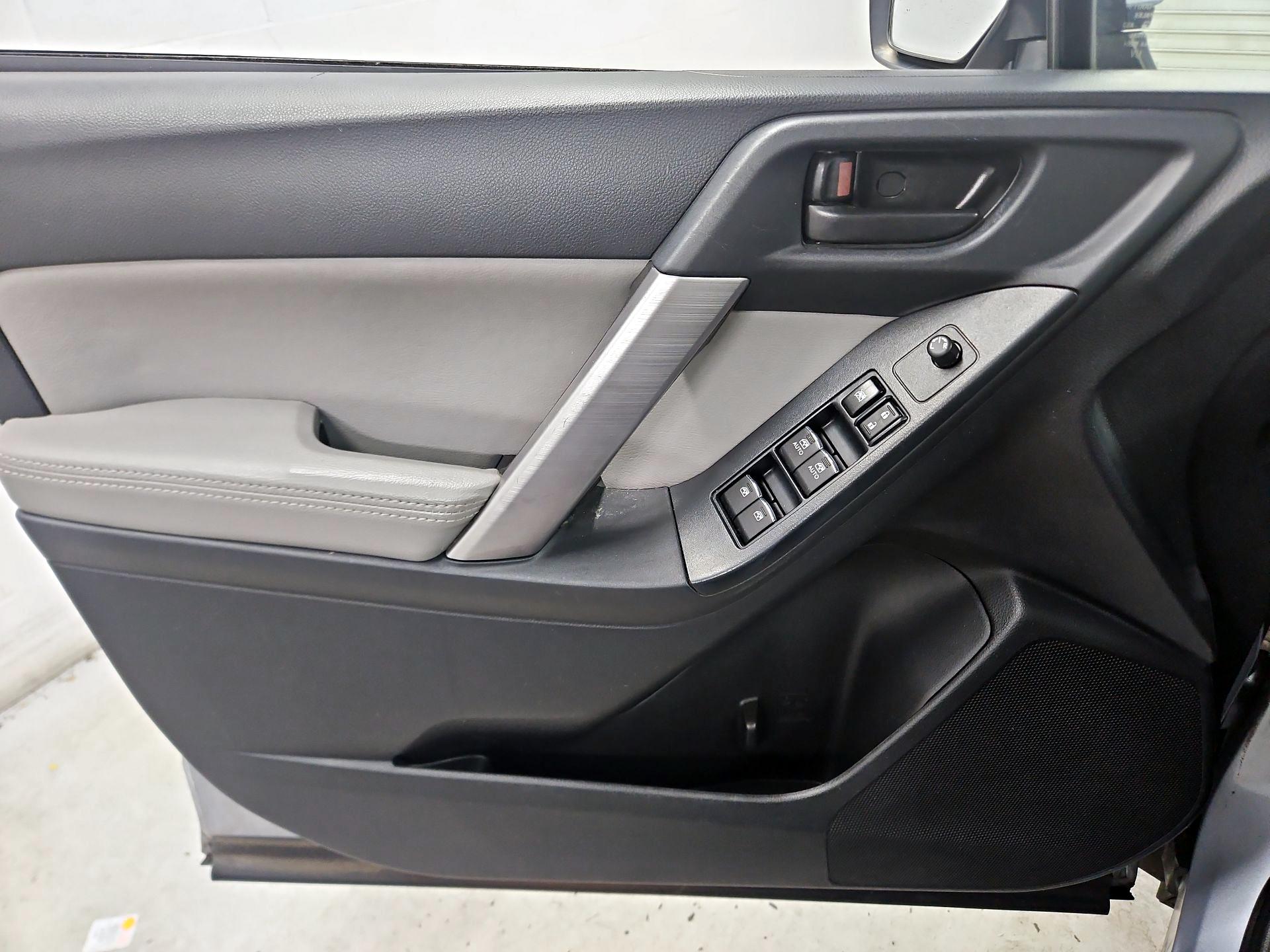 Thumbnail: 2017 Subaru Forester - 12