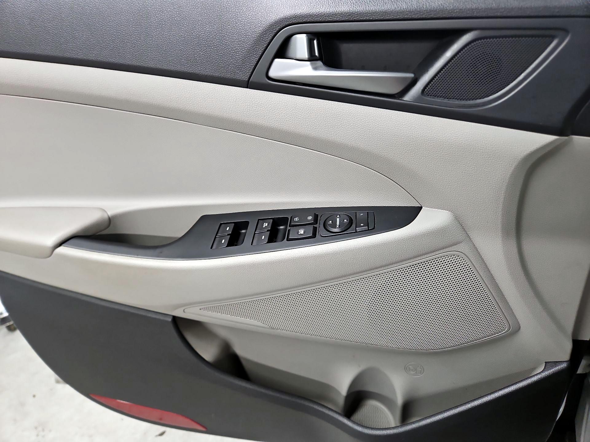 Thumbnail: 2016 Hyundai Tucson - 12