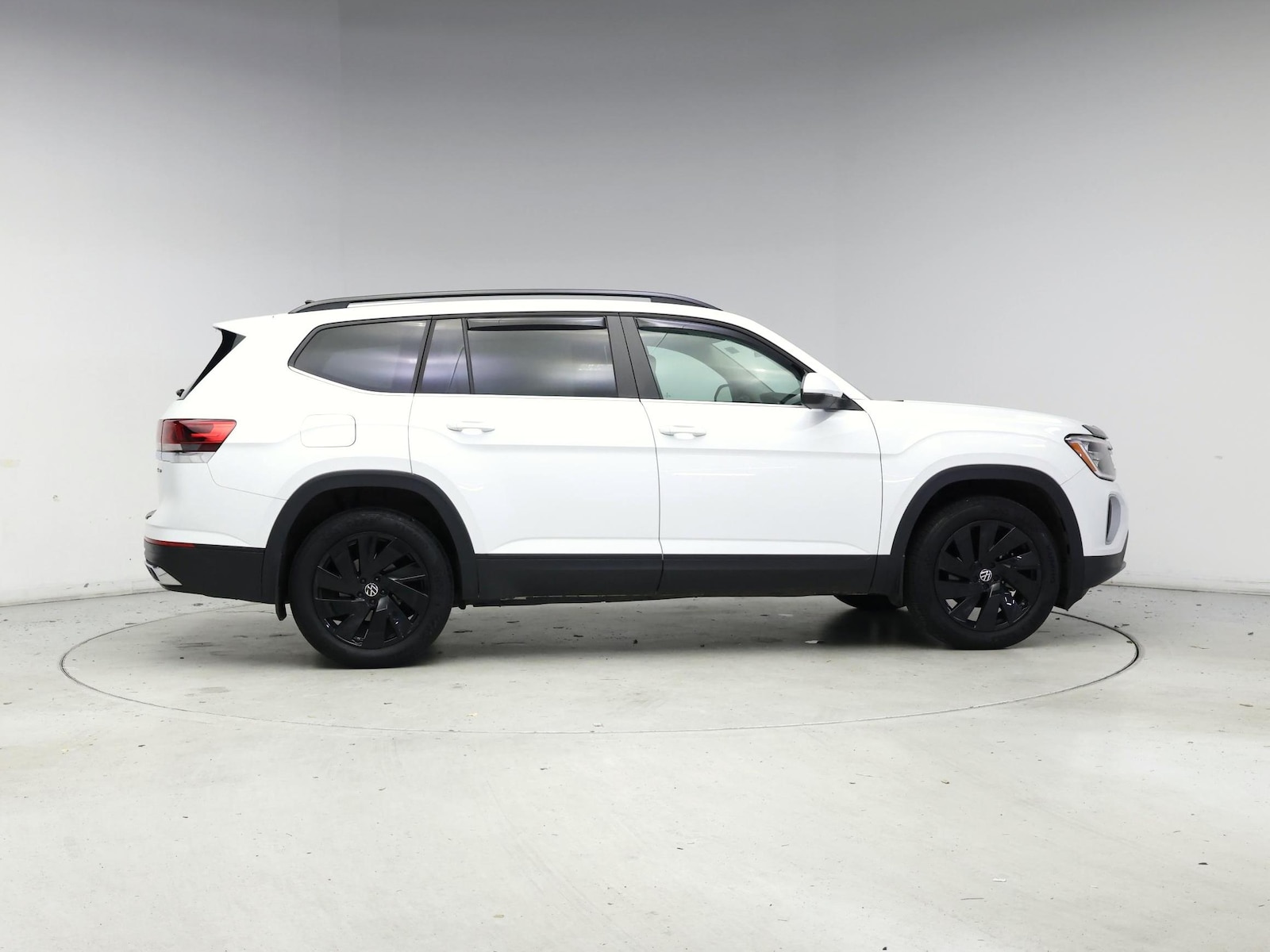 2024 Volkswagen Atlas SE w/Tech - Photo 8