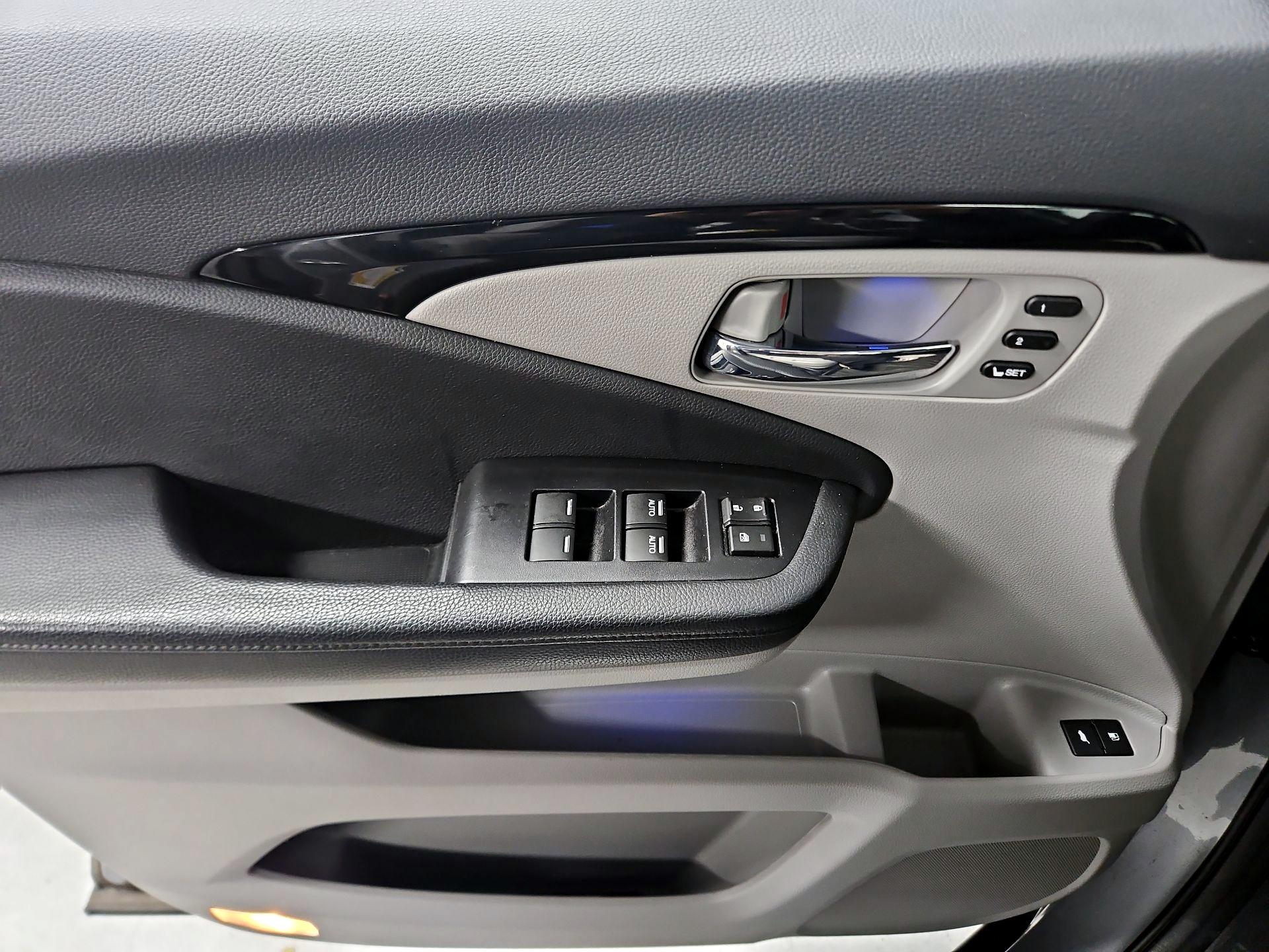 Thumbnail: 2019 Honda Pilot - 12