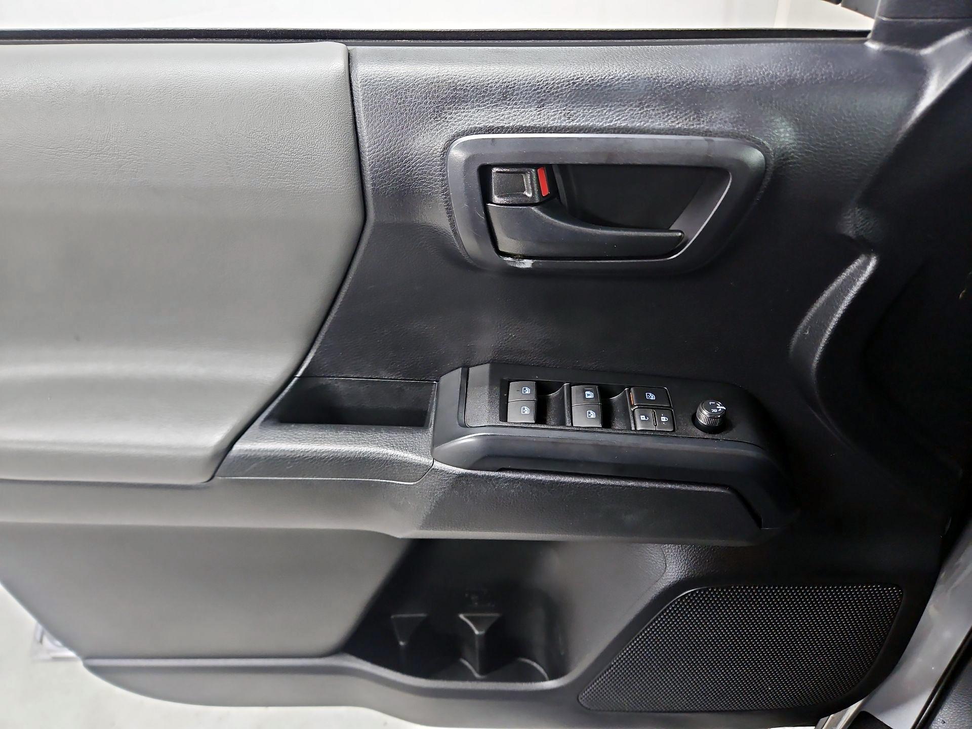 Thumbnail: 2020 Toyota Tacoma - 12