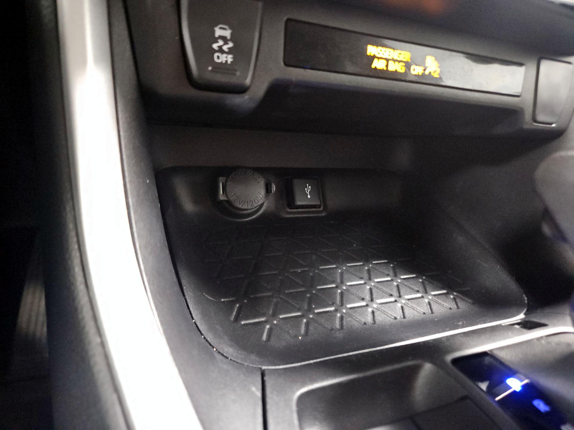 Thumbnail: 2022 Toyota RAV4 - 18