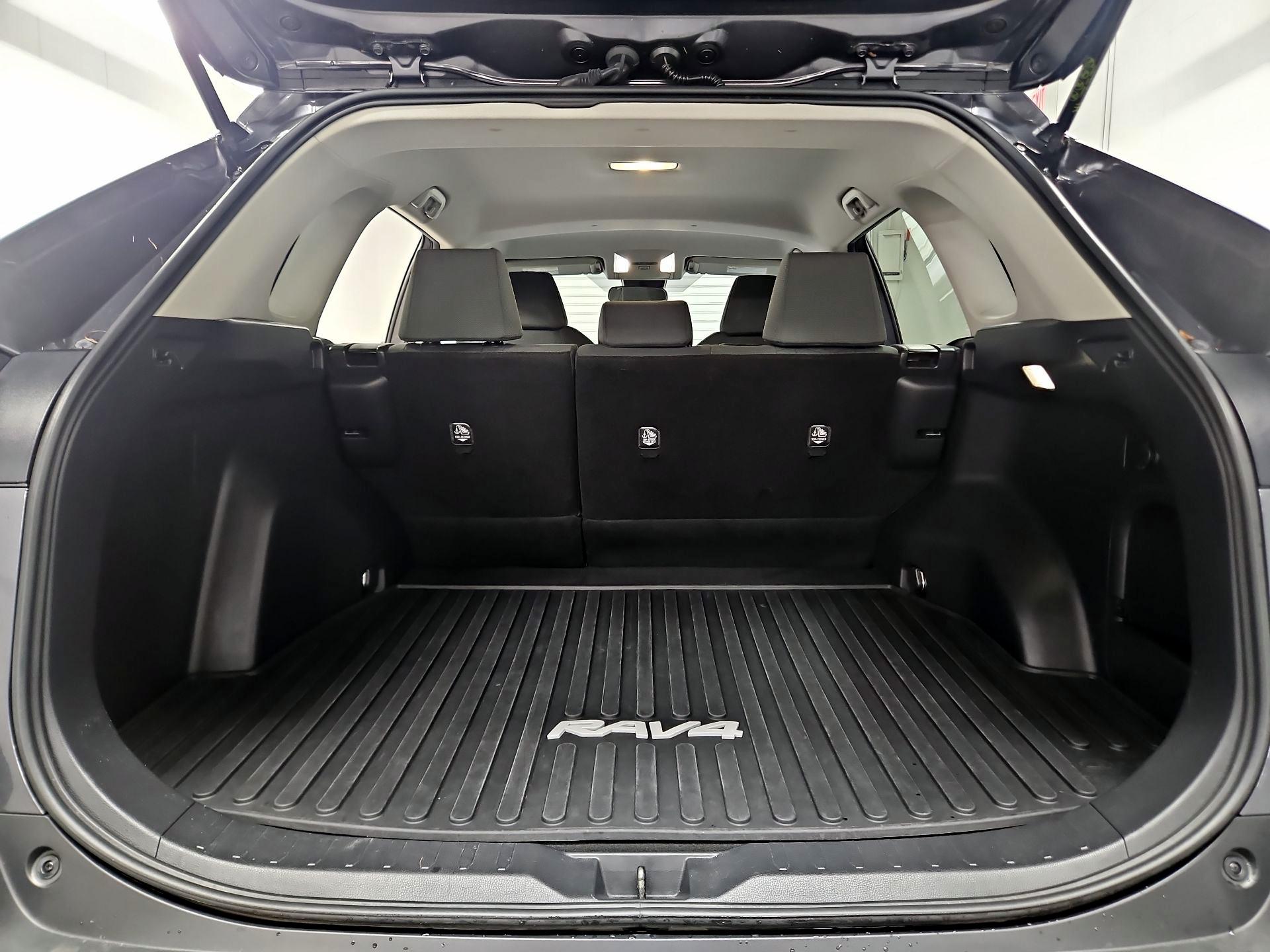 Thumbnail: 2022 Toyota RAV4 - 20