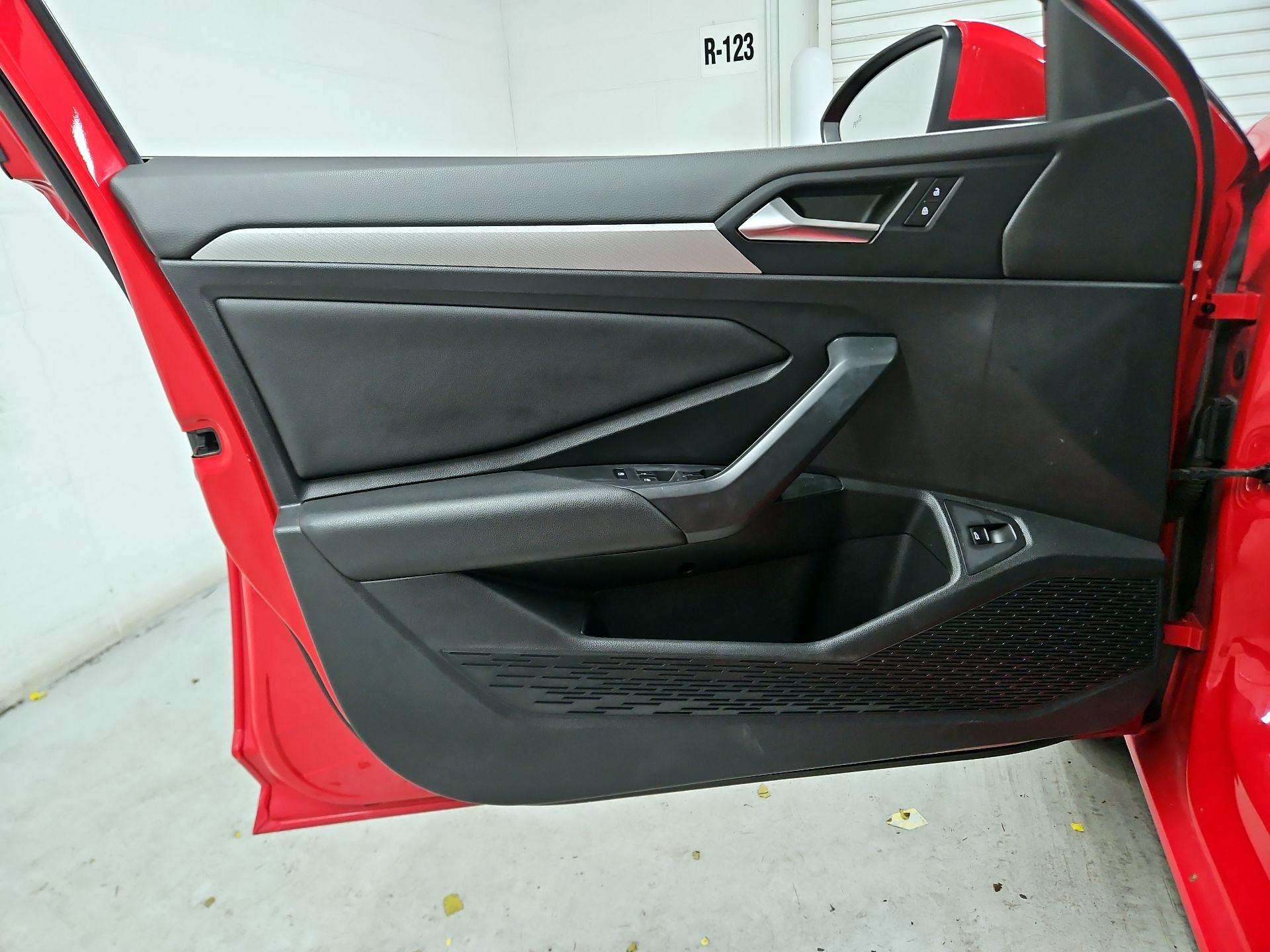 Thumbnail: 2019 Volkswagen Jetta - 12