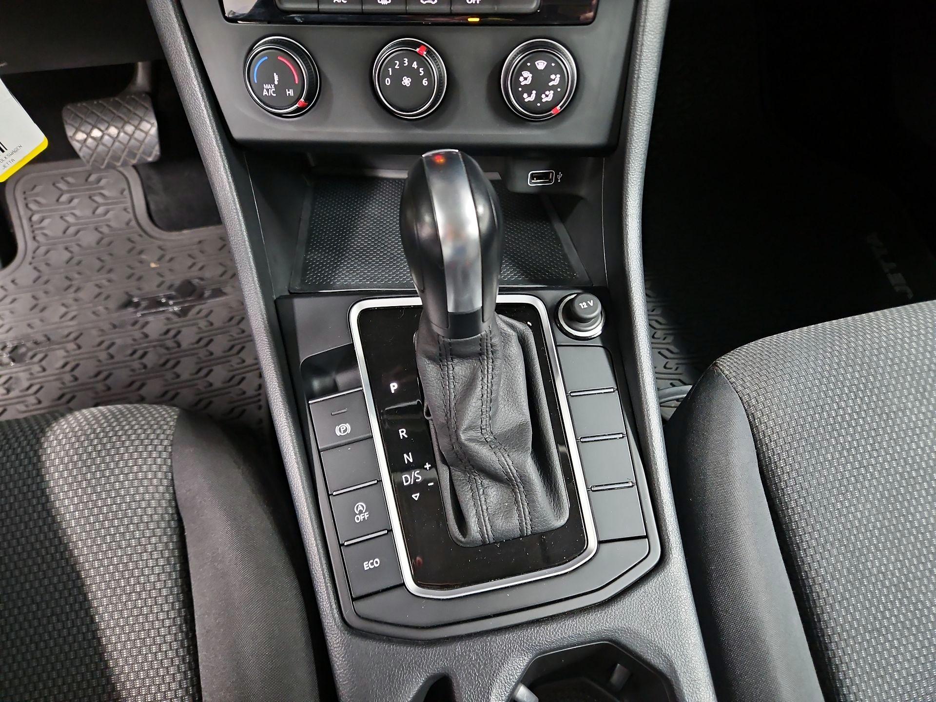 Thumbnail: 2019 Volkswagen Jetta - 17