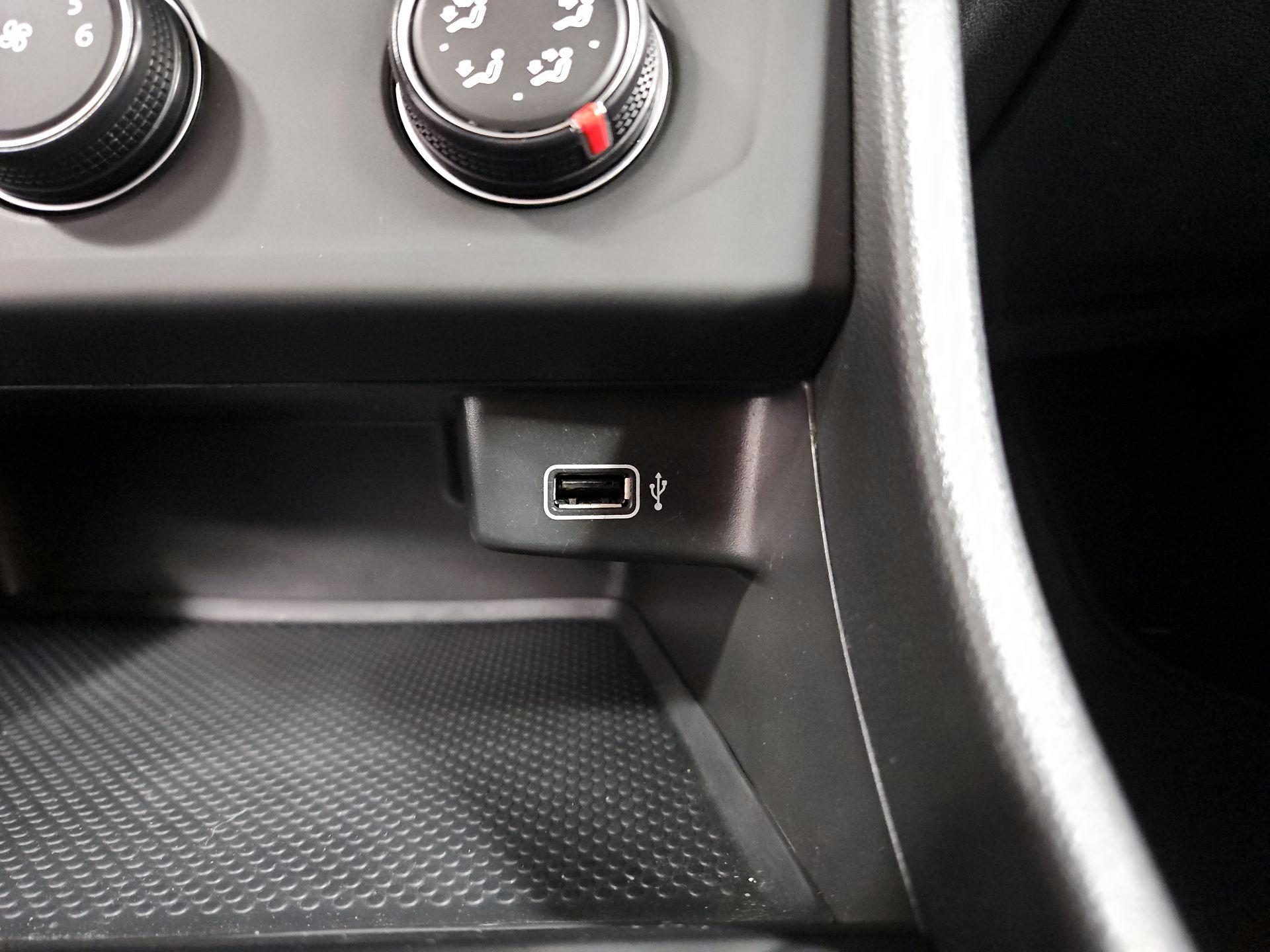 Thumbnail: 2019 Volkswagen Jetta - 18