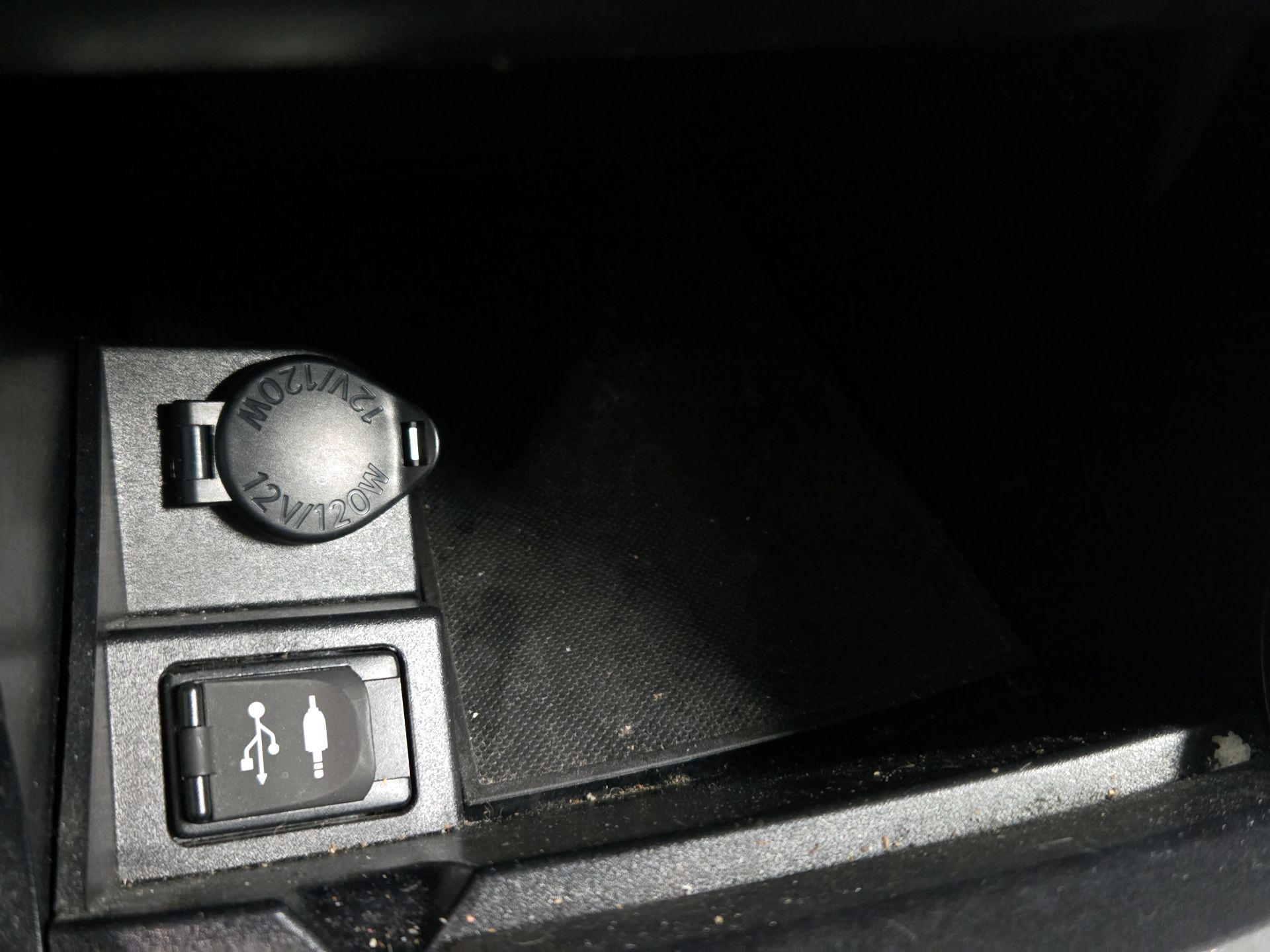 Thumbnail: 2016 Toyota Camry - 18