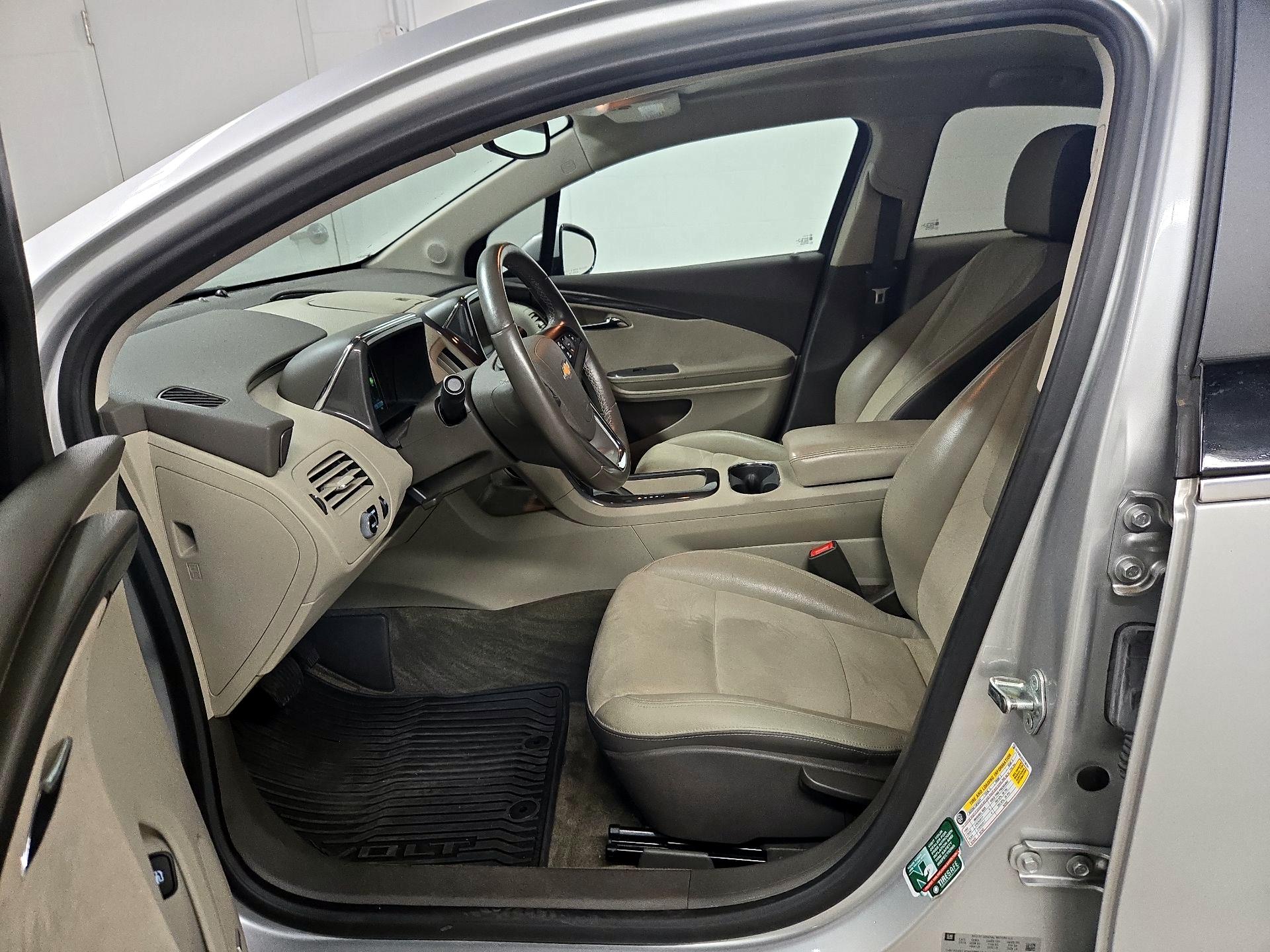 Thumbnail: 2015 Chevrolet Volt - 11