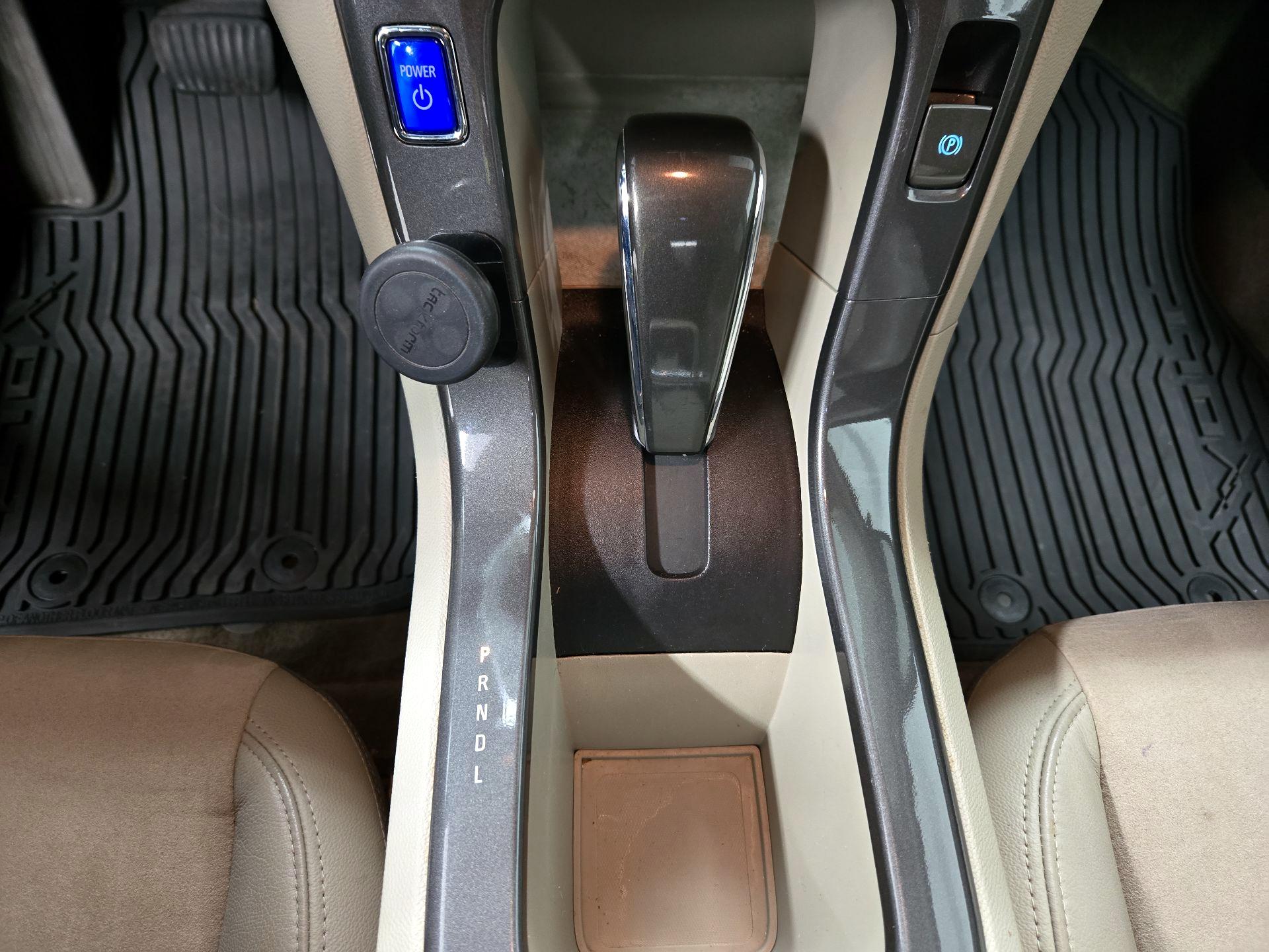 Thumbnail: 2015 Chevrolet Volt - 18