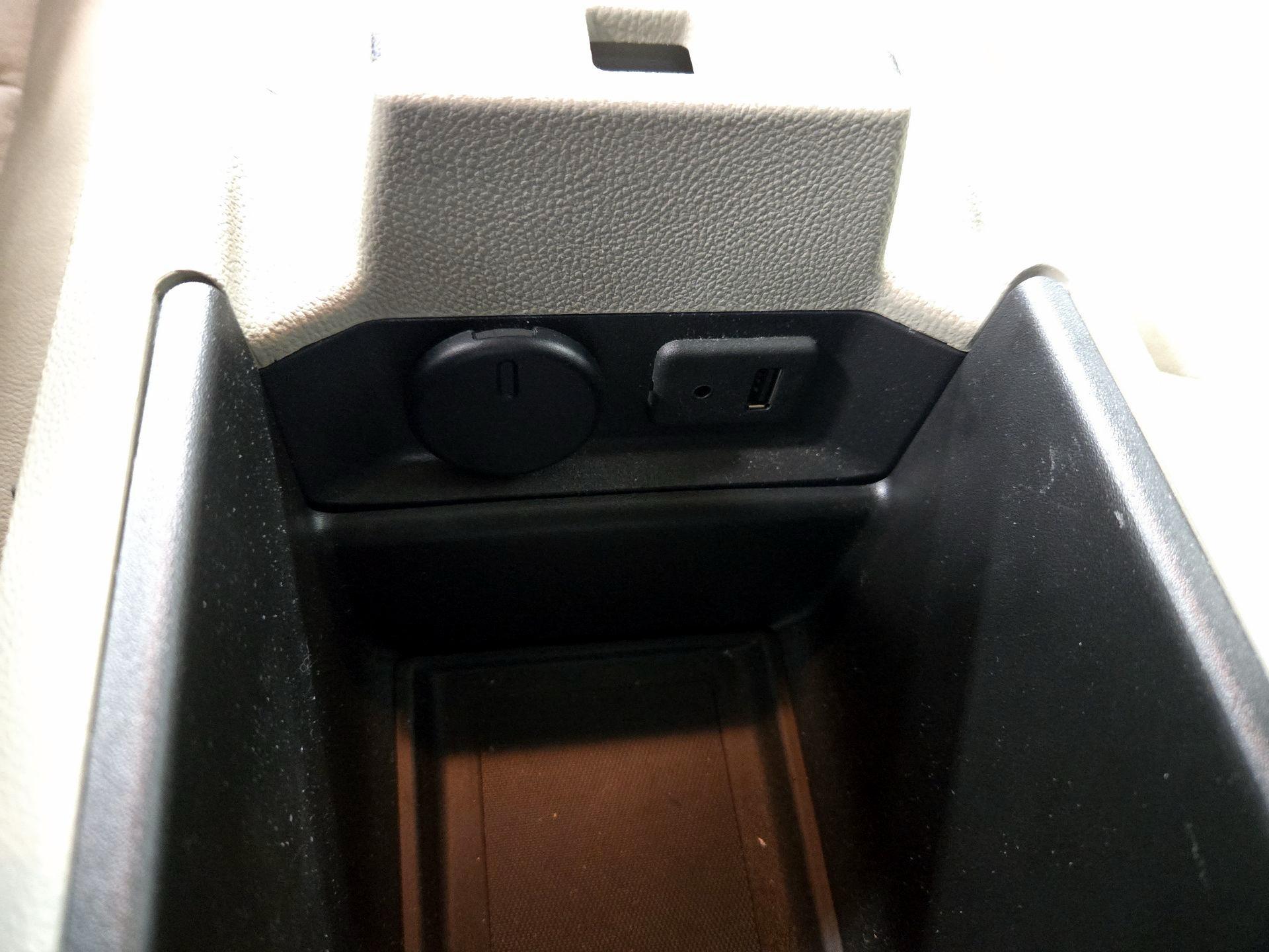 Thumbnail: 2015 Chevrolet Volt - 19