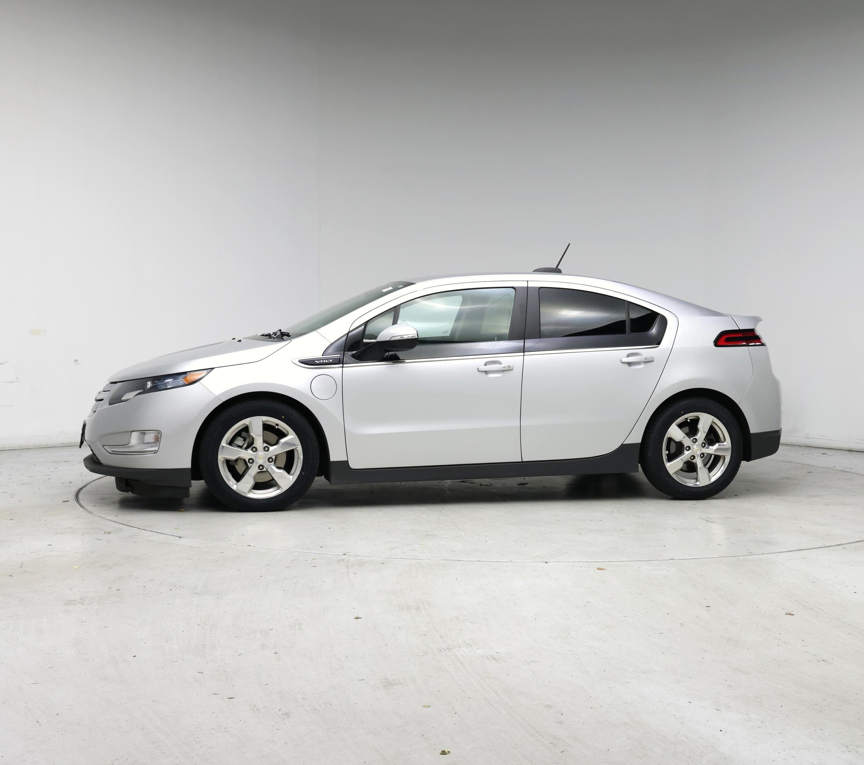 Thumbnail: 2015 Chevrolet Volt - 3