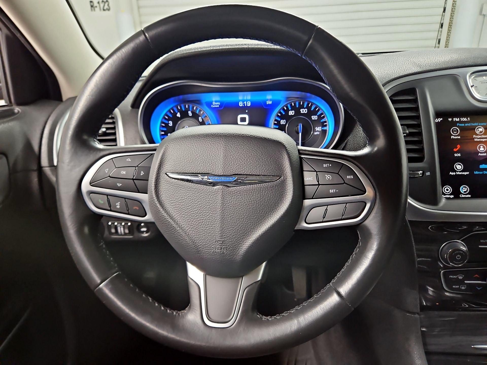 Thumbnail: 2021 Chrysler 300 - 10