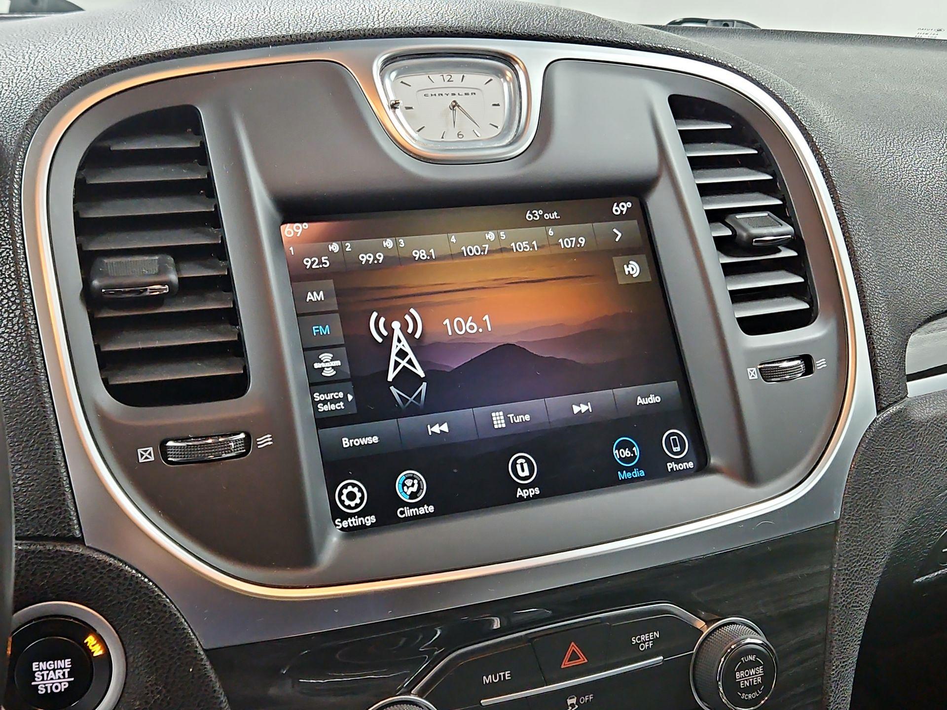 Thumbnail: 2021 Chrysler 300 - 15