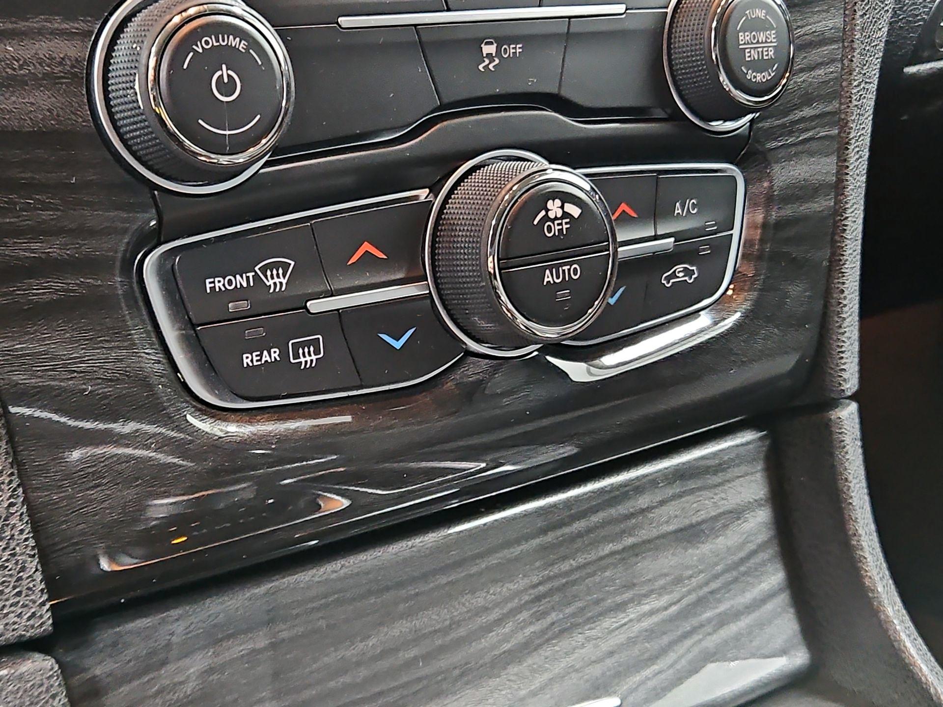 Thumbnail: 2021 Chrysler 300 - 16