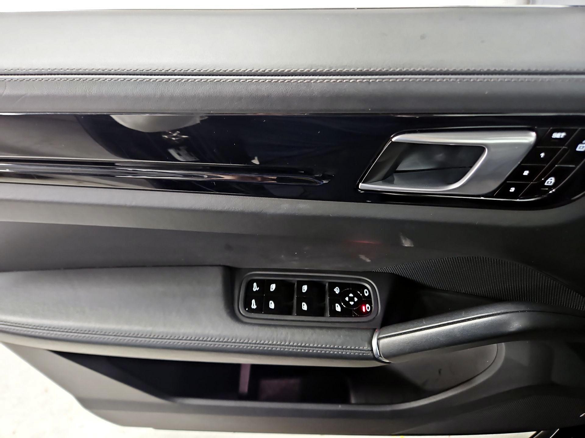 Thumbnail: 2019 Porsche Cayenne - 12