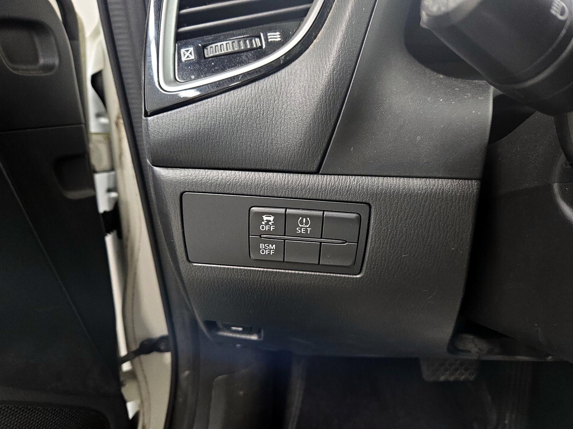 Thumbnail: 2015 Mazda Mazda3 - 13