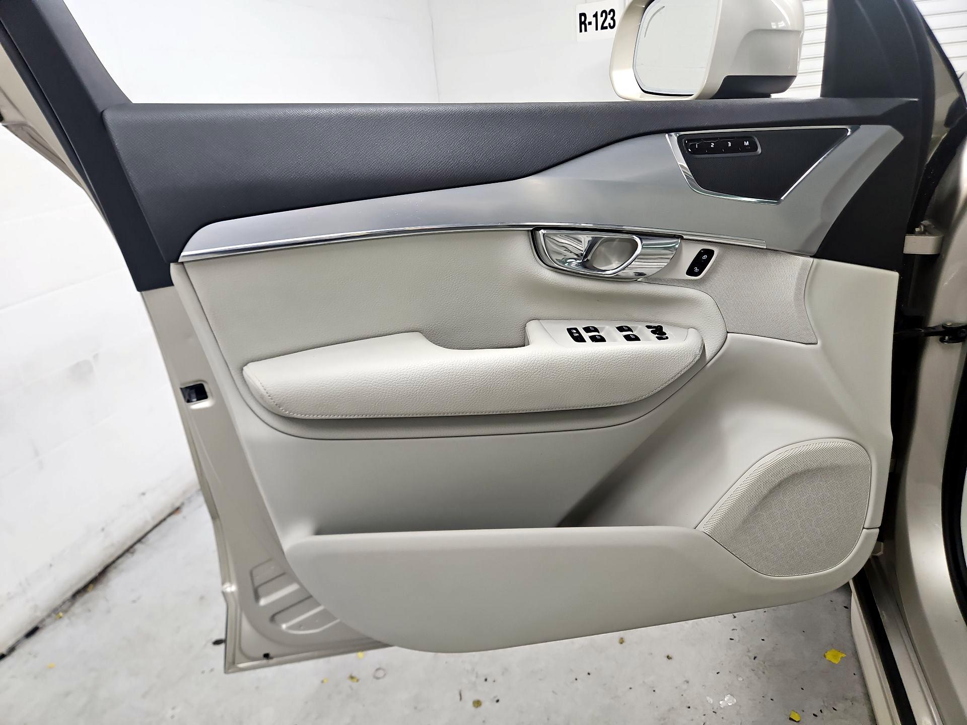 Thumbnail: 2016 Volvo XC90 - 12