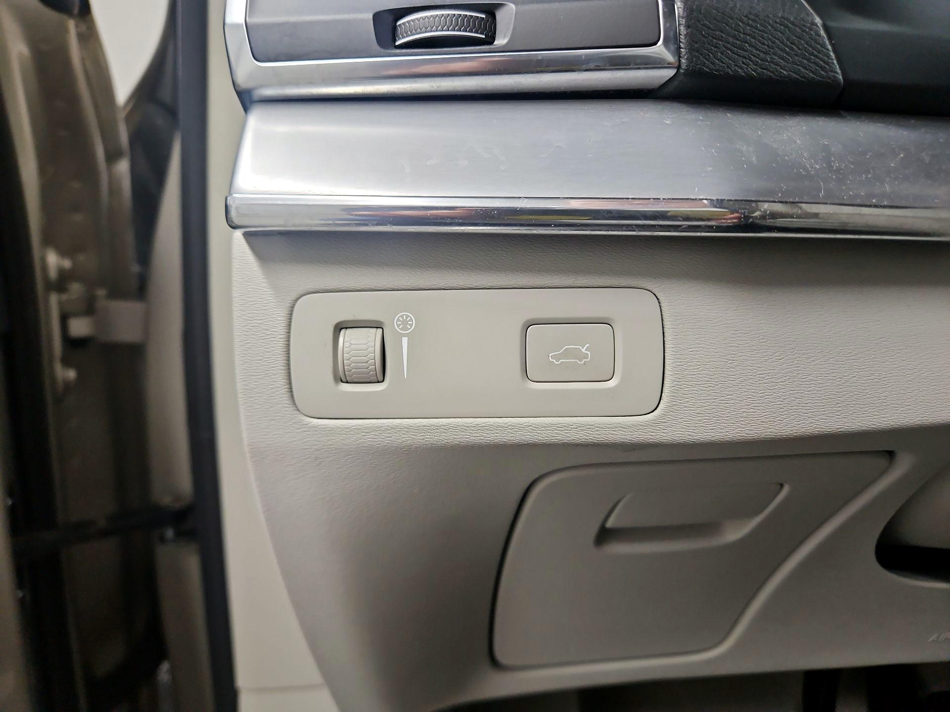 Thumbnail: 2016 Volvo XC90 - 13