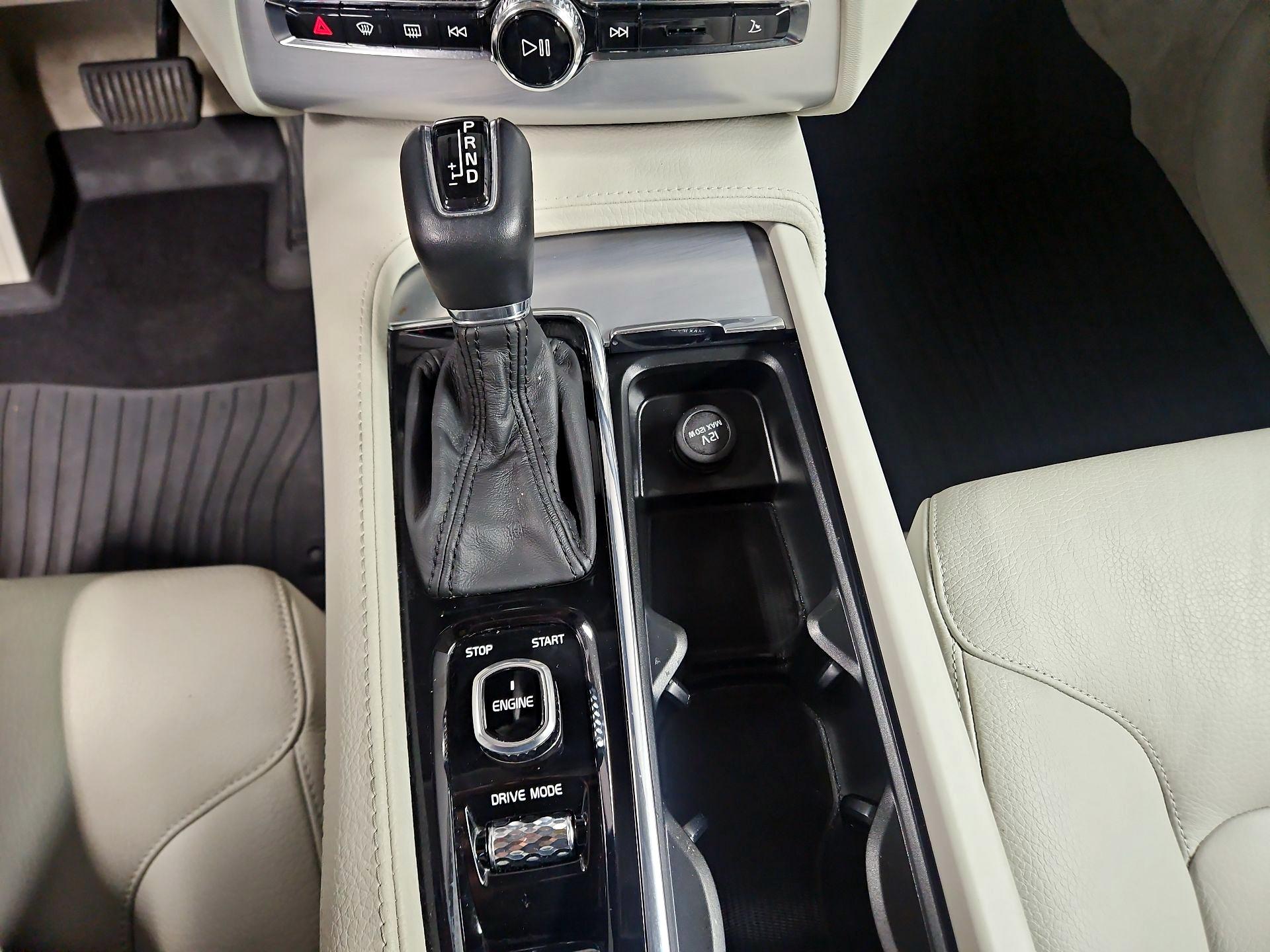 Thumbnail: 2016 Volvo XC90 - 18