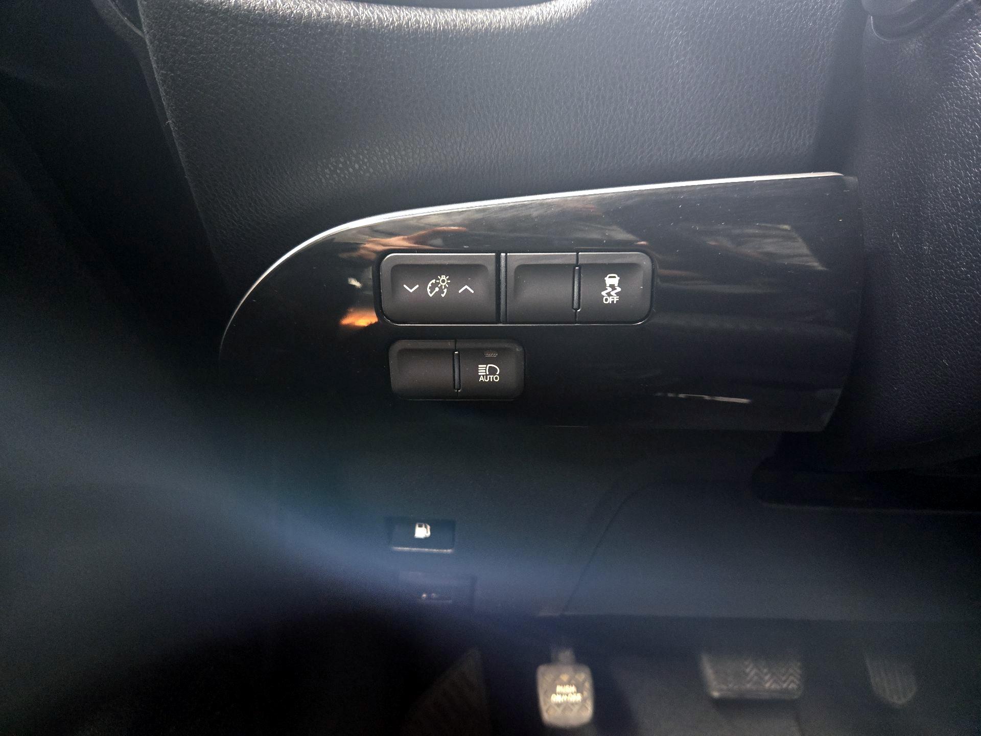 Thumbnail: 2017 Toyota Prius - 13