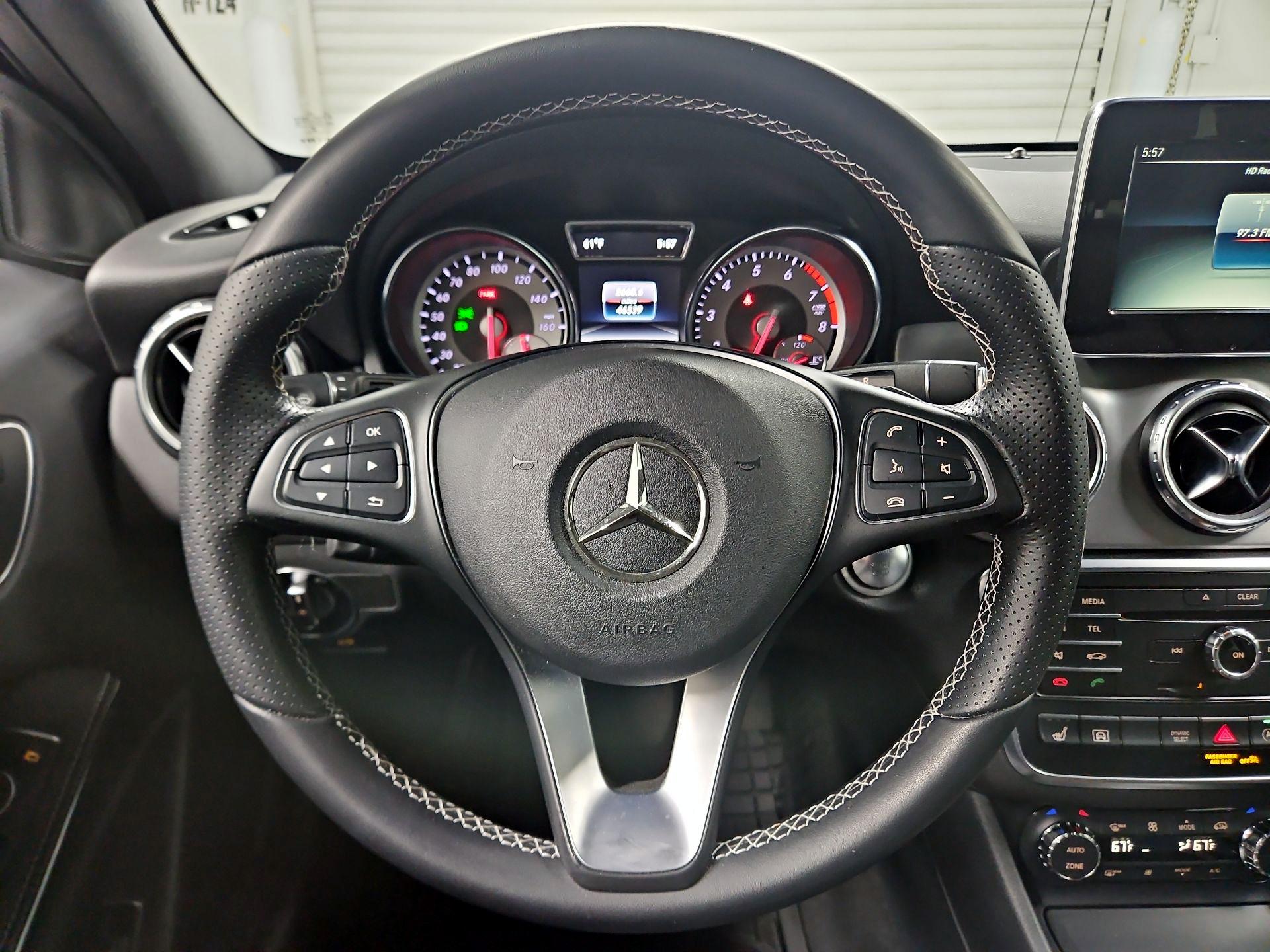 Thumbnail: 2016 Mercedes-Benz GLA - 10