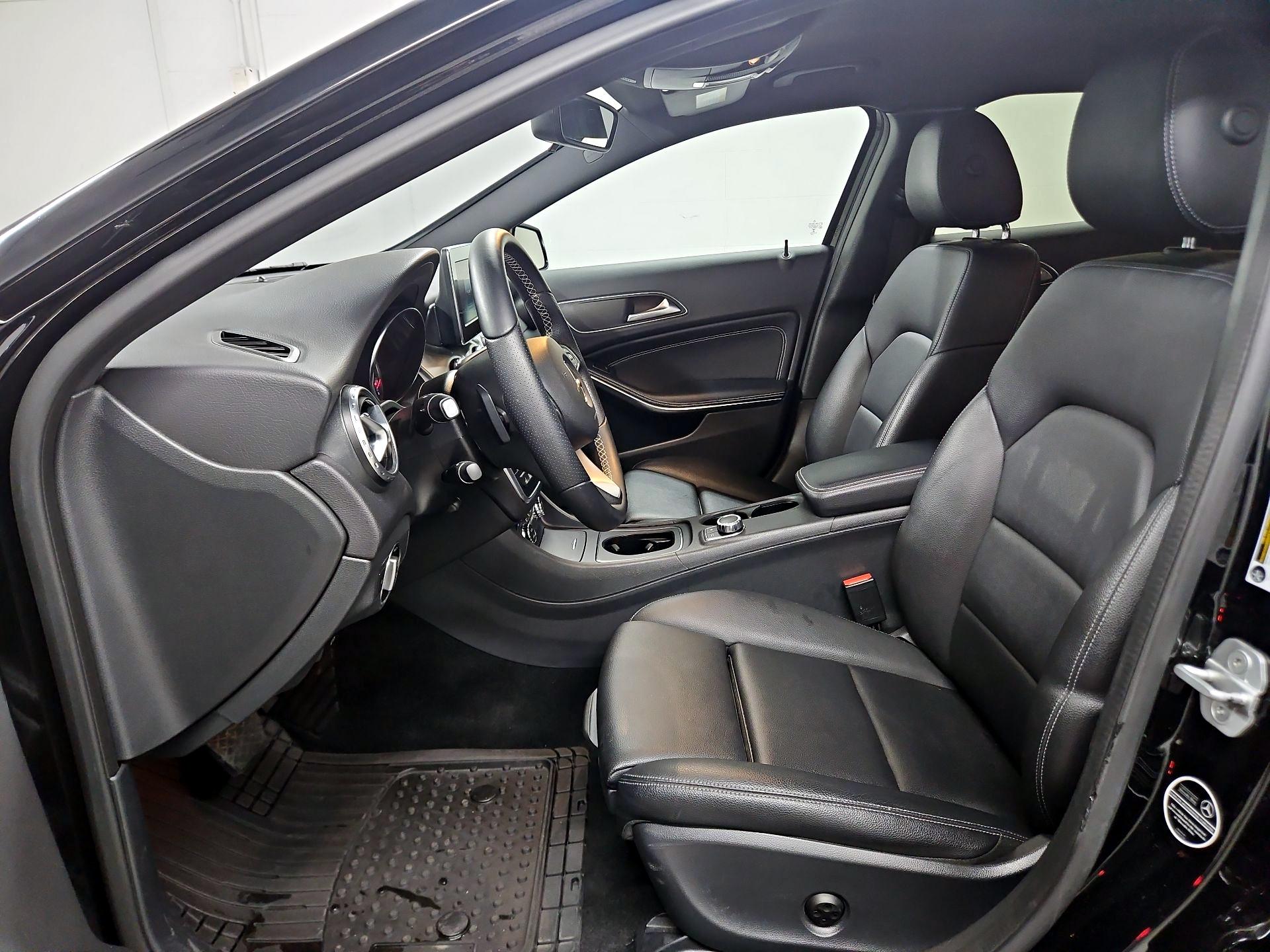 Thumbnail: 2016 Mercedes-Benz GLA - 11