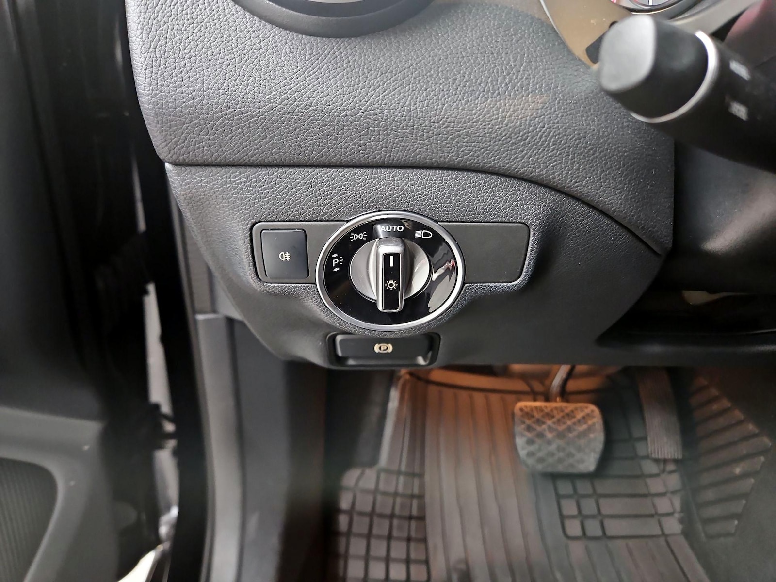 2016 Mercedes-Benz GLA-Class GLA250 - Photo 14