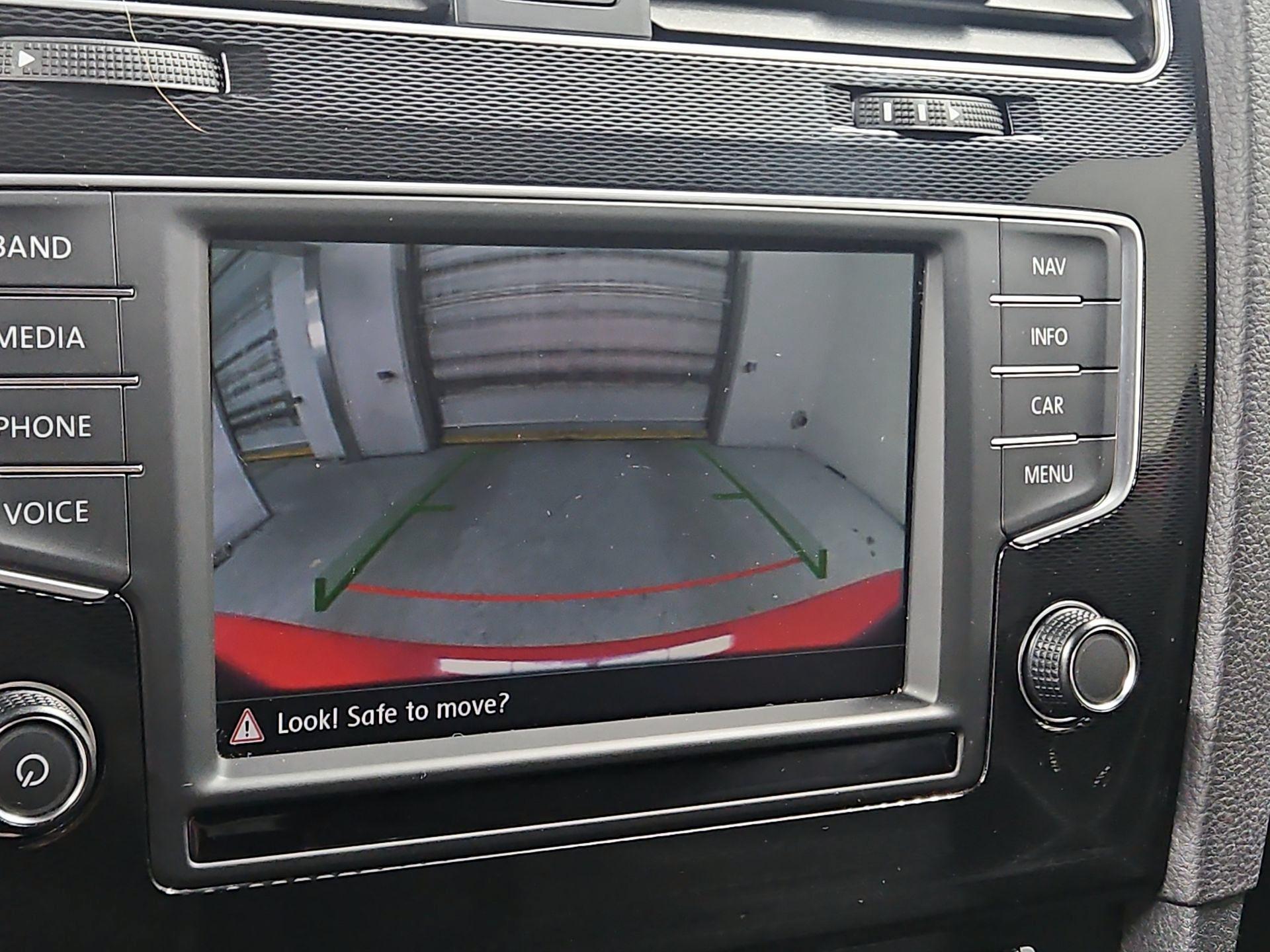 Thumbnail: 2016 Volkswagen Golf - 15