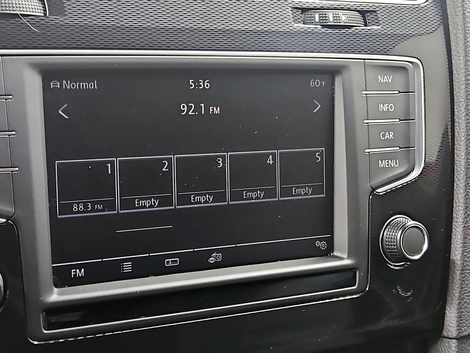 Thumbnail: 2016 Volkswagen Golf - 16